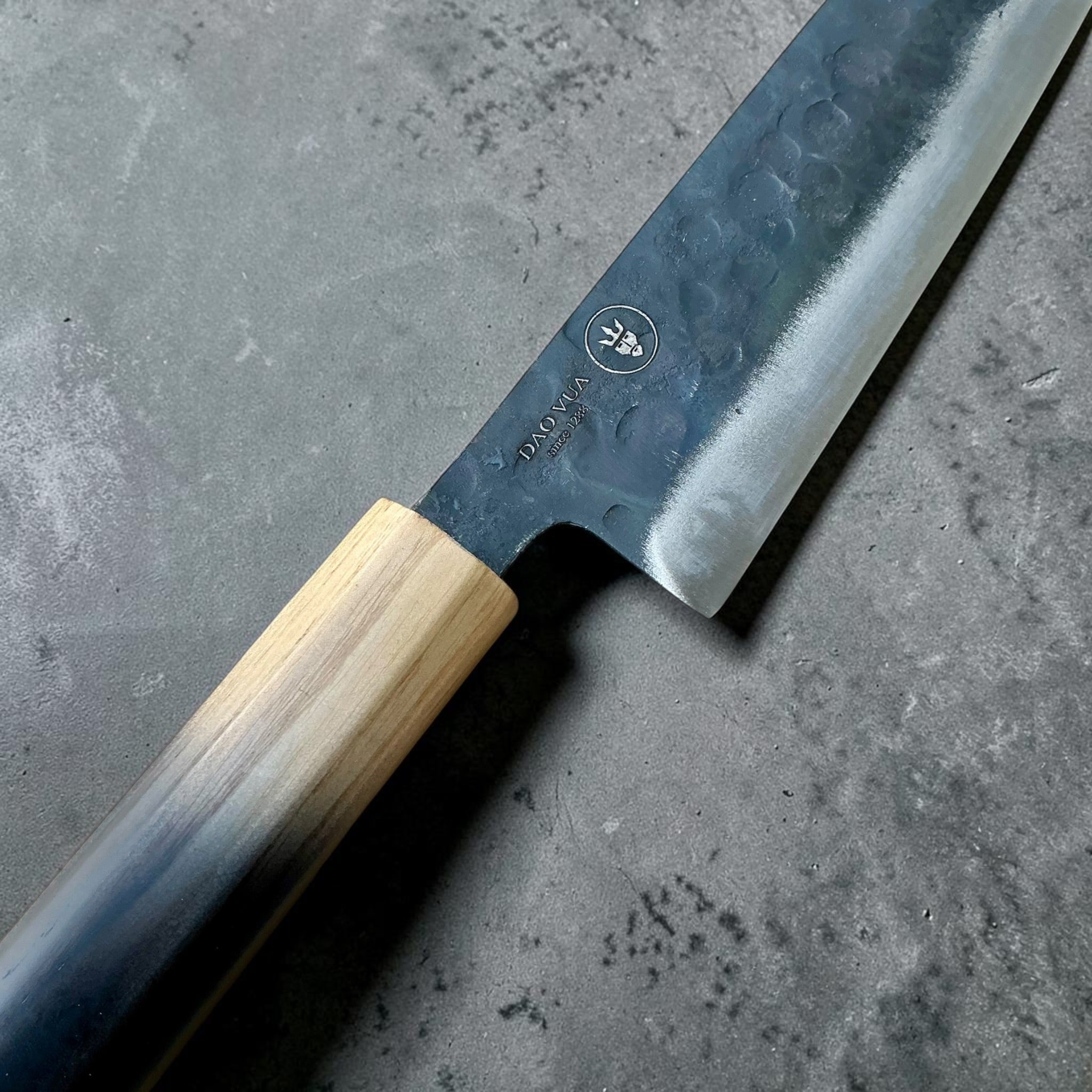 Dao Vua maker mark and Kuro Tsuchime blade detail