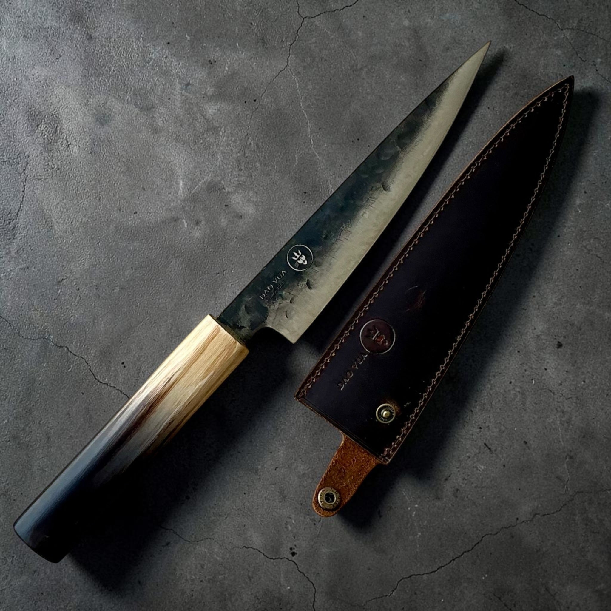 Dao Vua V3 52100 Kuro Tsuchime Petty displayed with leather sheath
