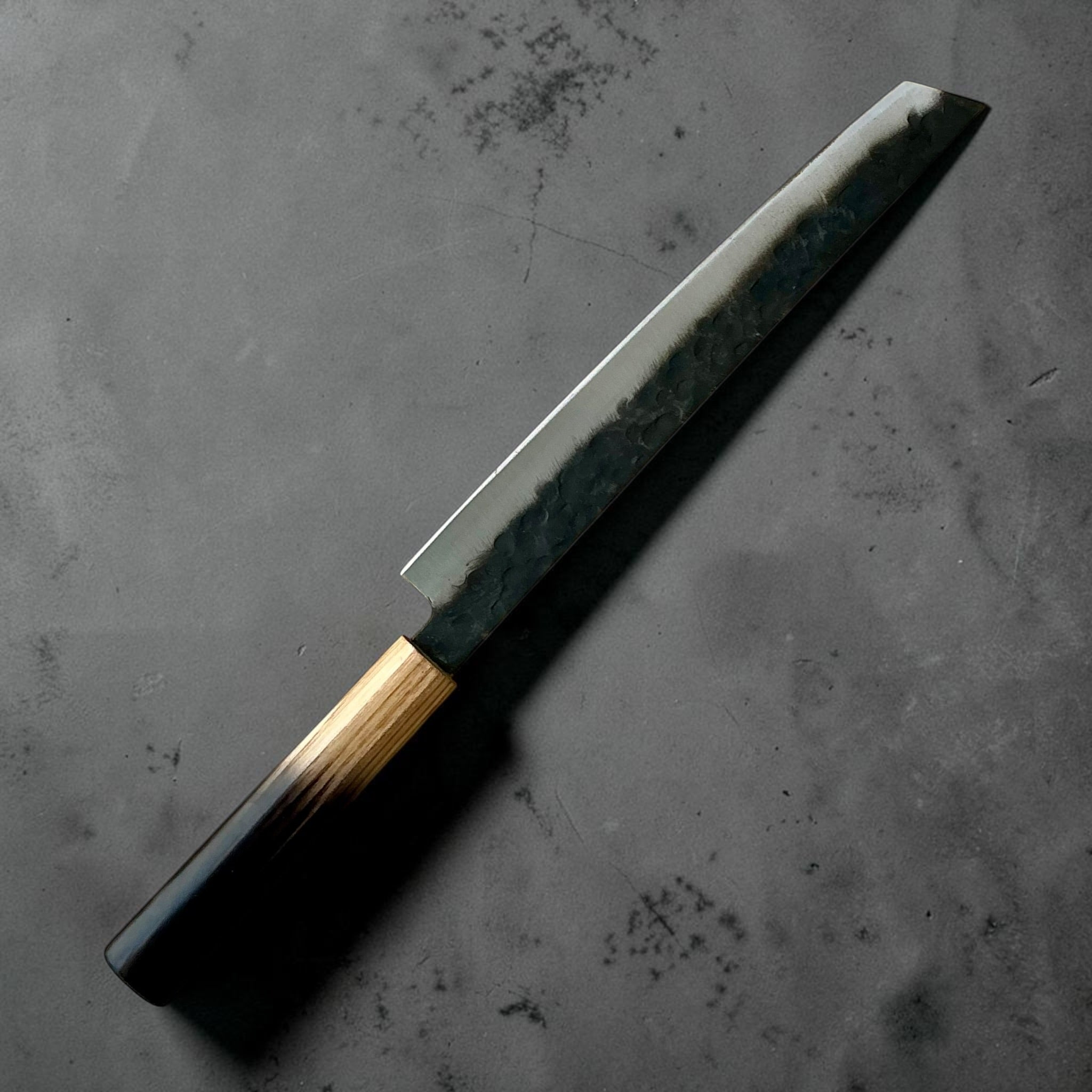 Reverse side of Dao Vua Kuro Tsuchime Sujihiki 270mm blade
