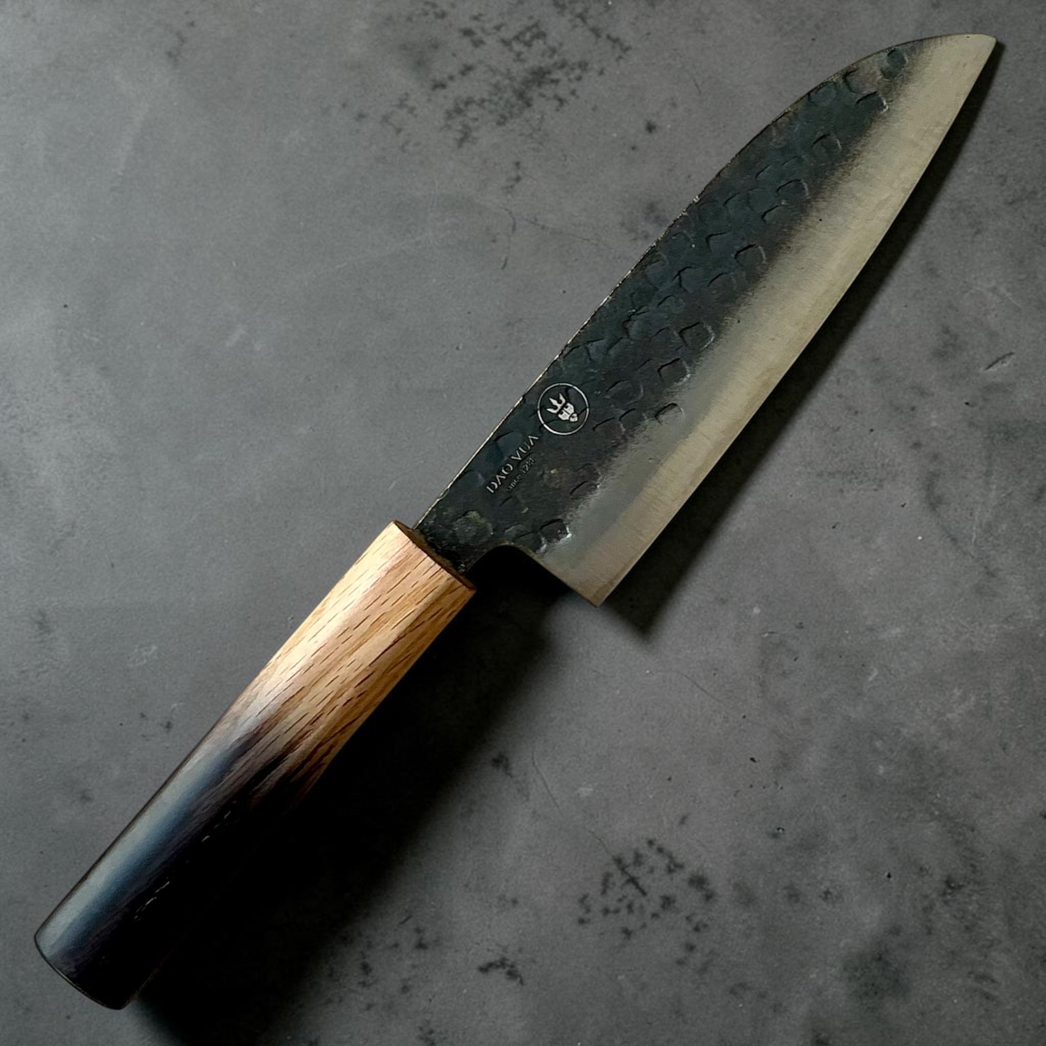 Dao Vua V3 52100 Kuro Tsuchime Santoku - maker's mark side