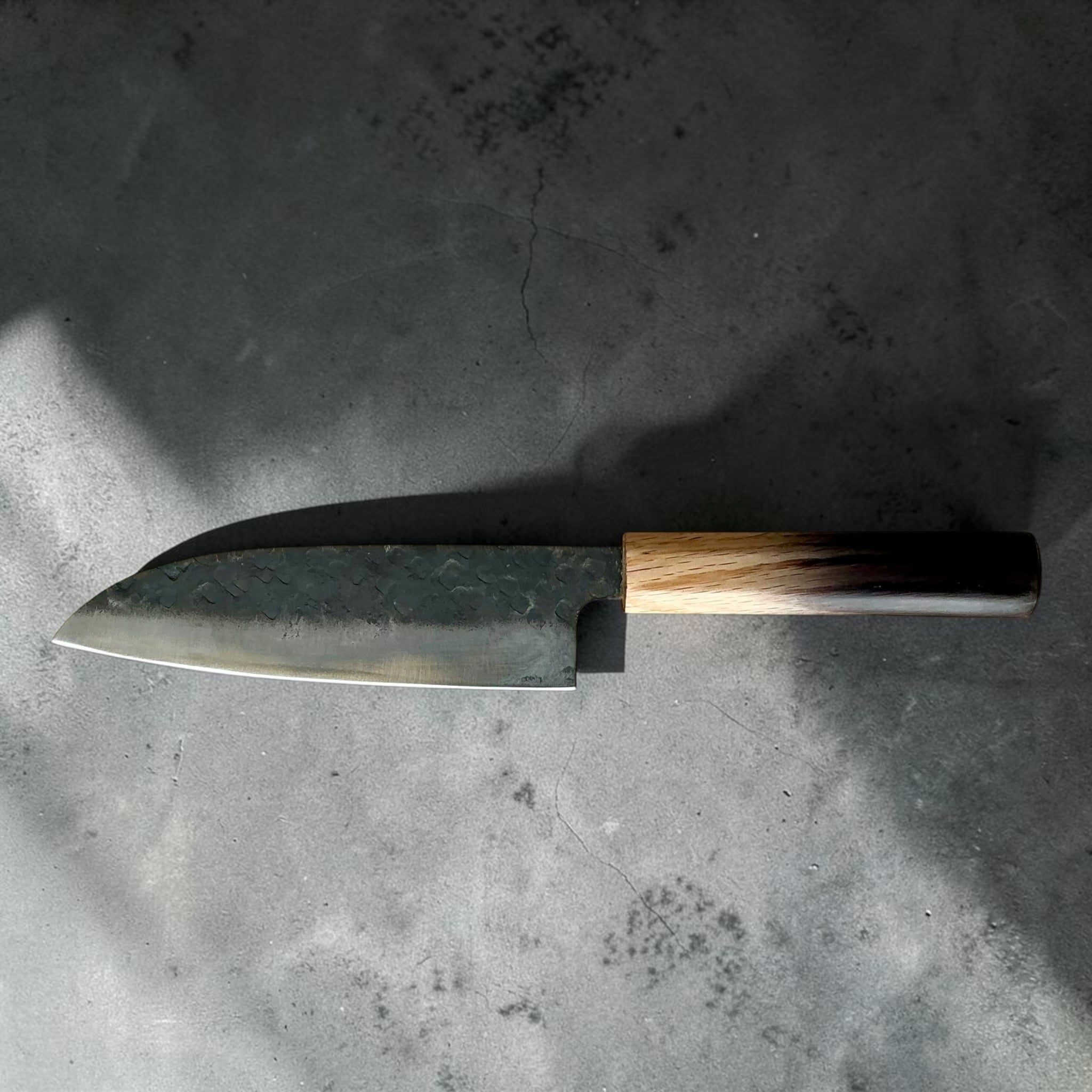 Dao Vua V3 52100 Kuro Tsuchime Santoku - reverse full profile