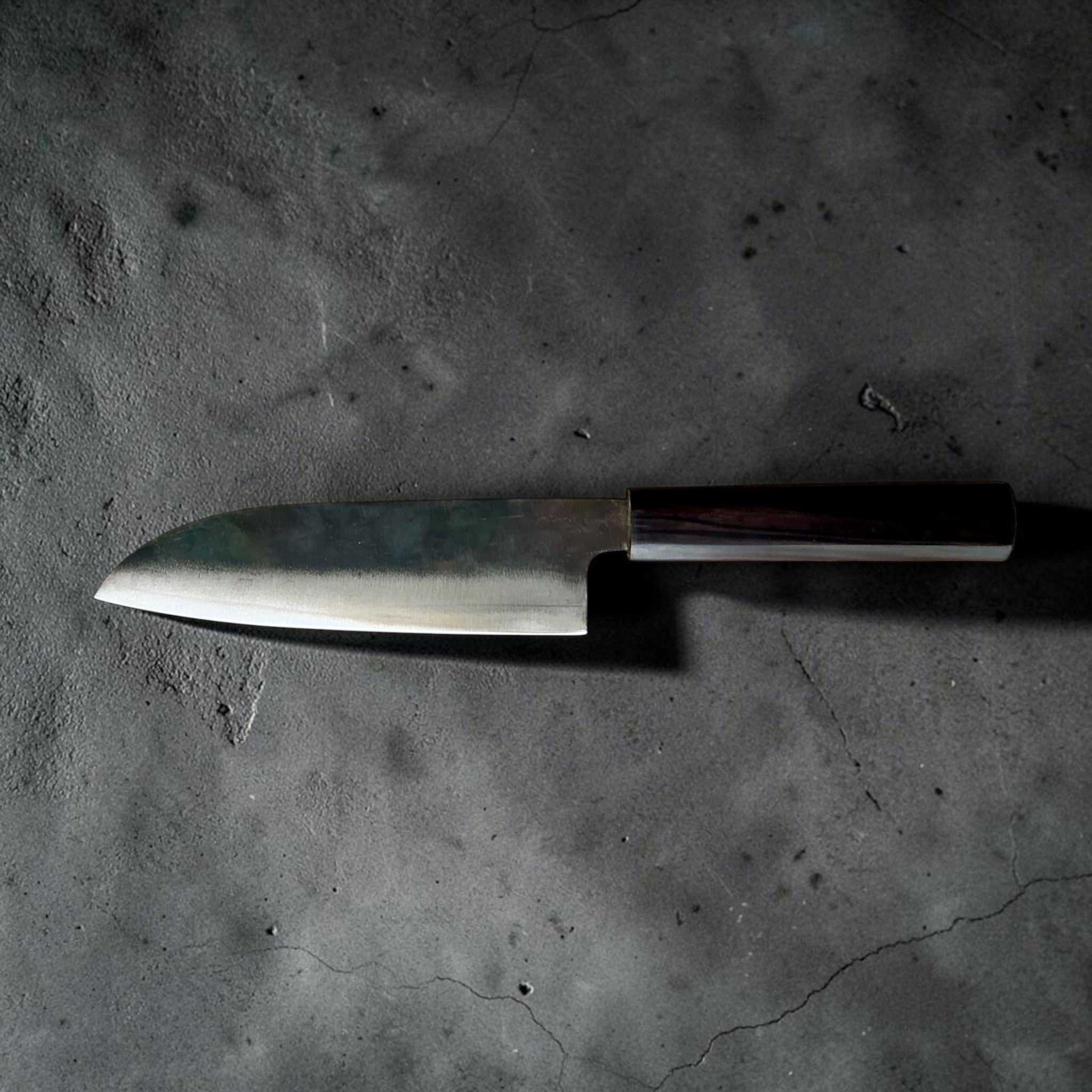 Dao Vua V3 52100 Kuro Tsuchime Santoku 165mm - reverse side