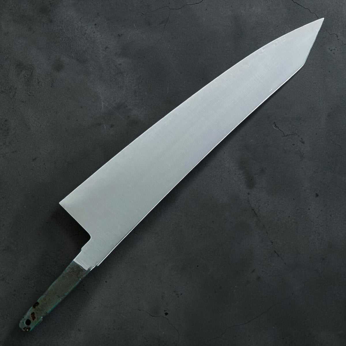 Hatsukokoro Hayabusa ATS-34 Migaki Kiritsuke 240 mm, sola lama, vista posteriore con codolo esposto #handle_blade only