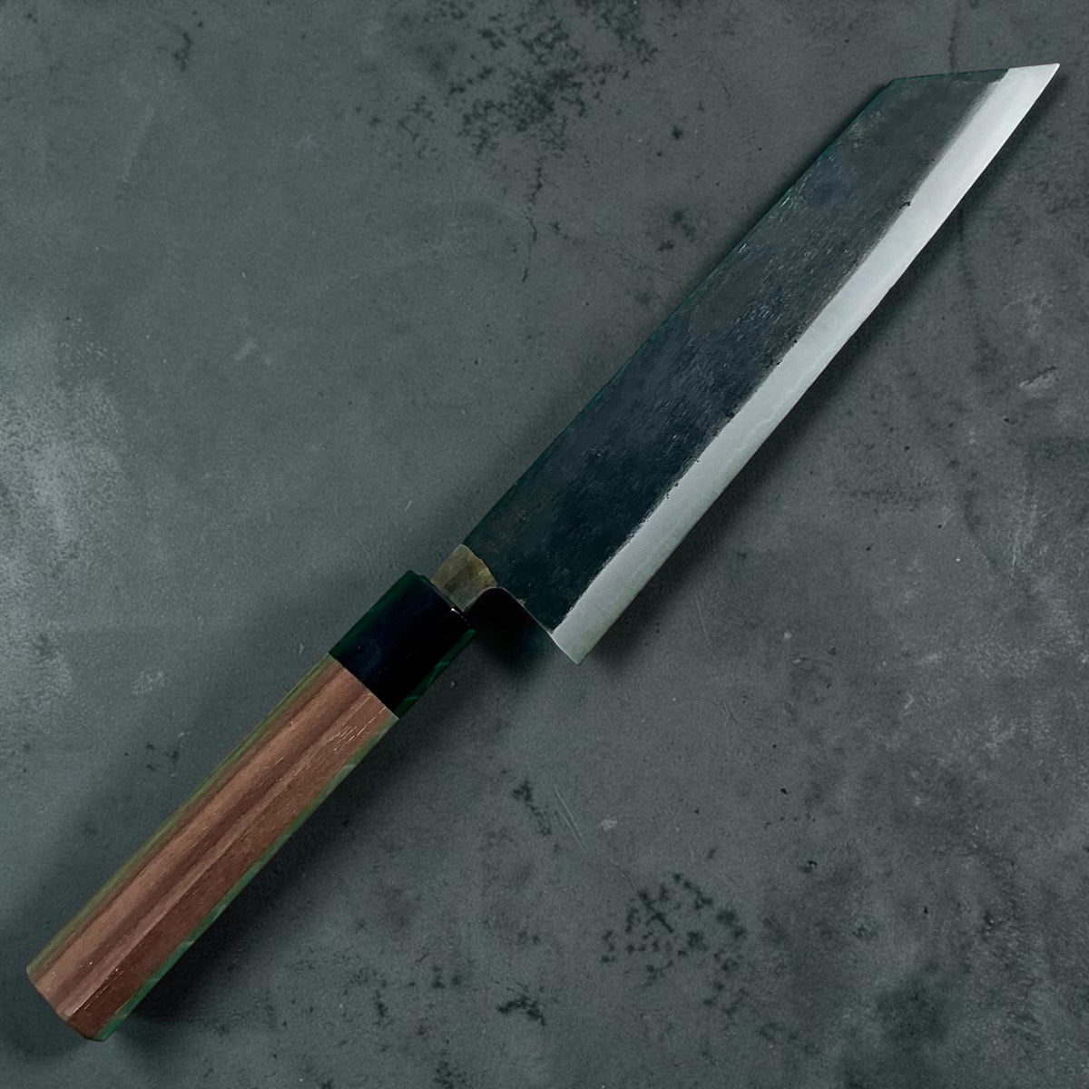 Moritaka Aogami Super Kiritsuke 210mm, achterzijde met walnotenhouten handvat