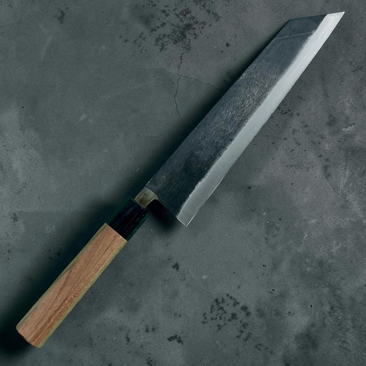 Moritaka Aogami Super Kiritsuke 240mm met walnotenhouten handvat, achterzijde
