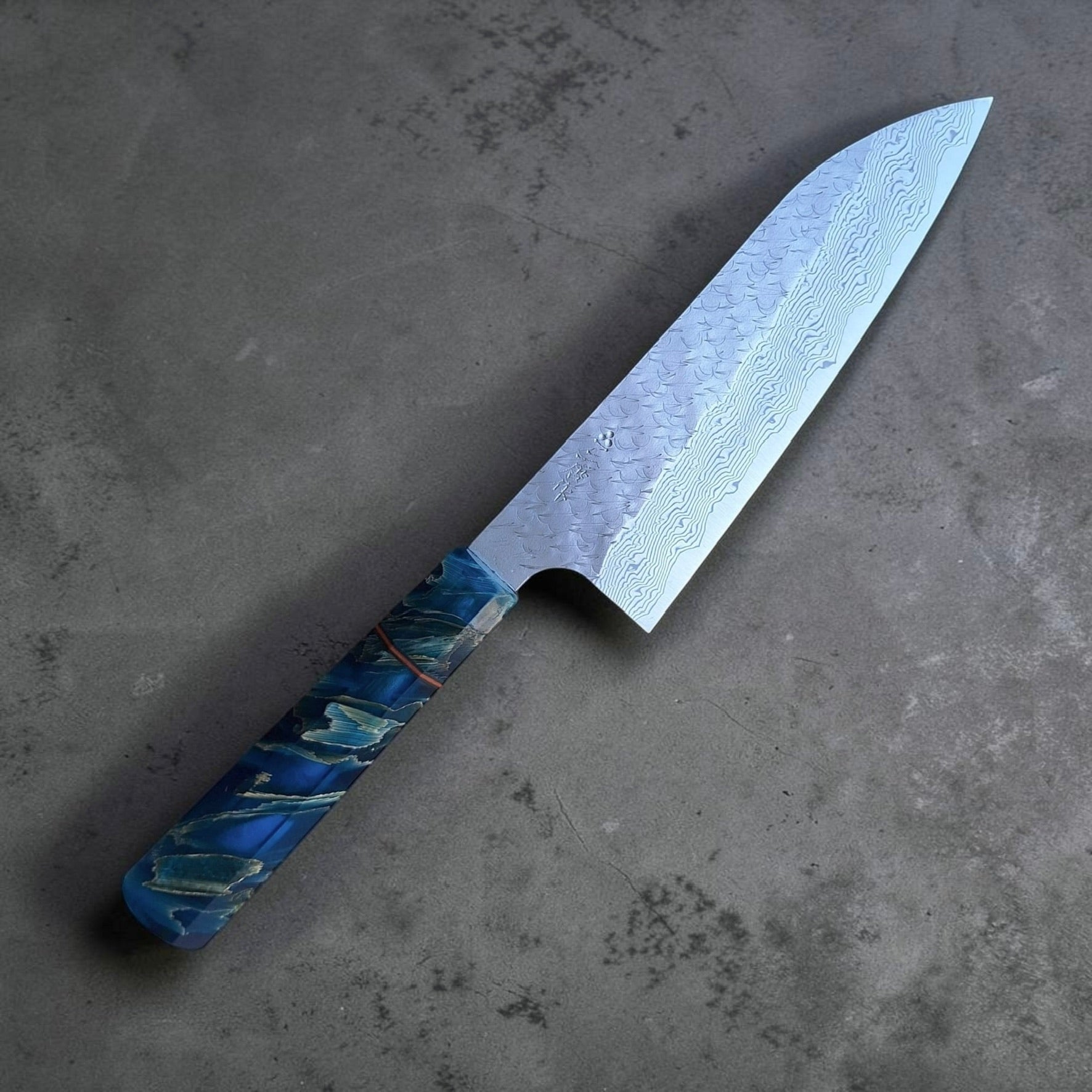 Nigara SG-STRIX Damascus Santoku 165mm with Prisma Knife blue Twistwood handle, kanji side hero view