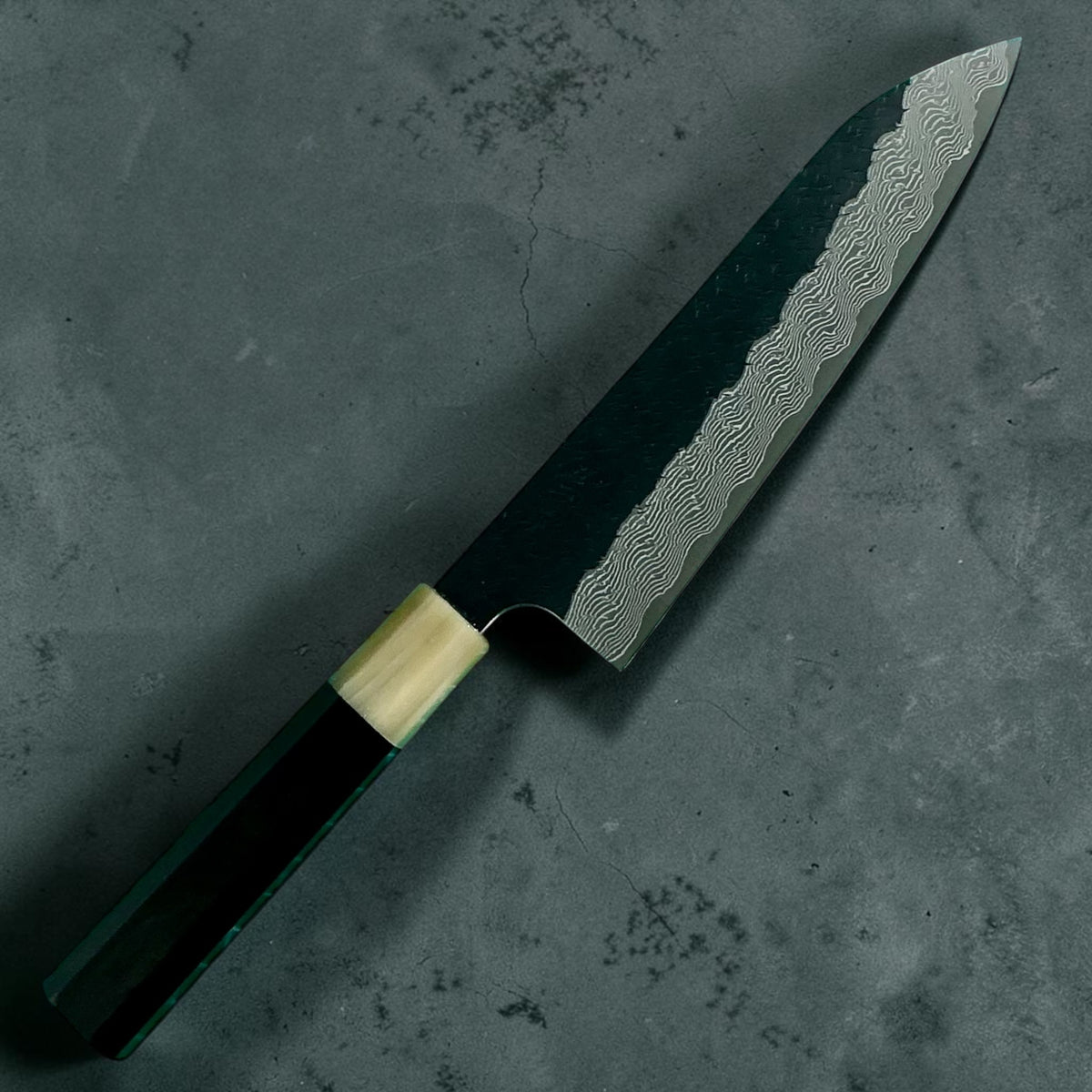 Nigara SG-STRIX Kurouchi Damascus Gyuto 210mm, Ébène et corne, vue de face #handle_ebony & horn