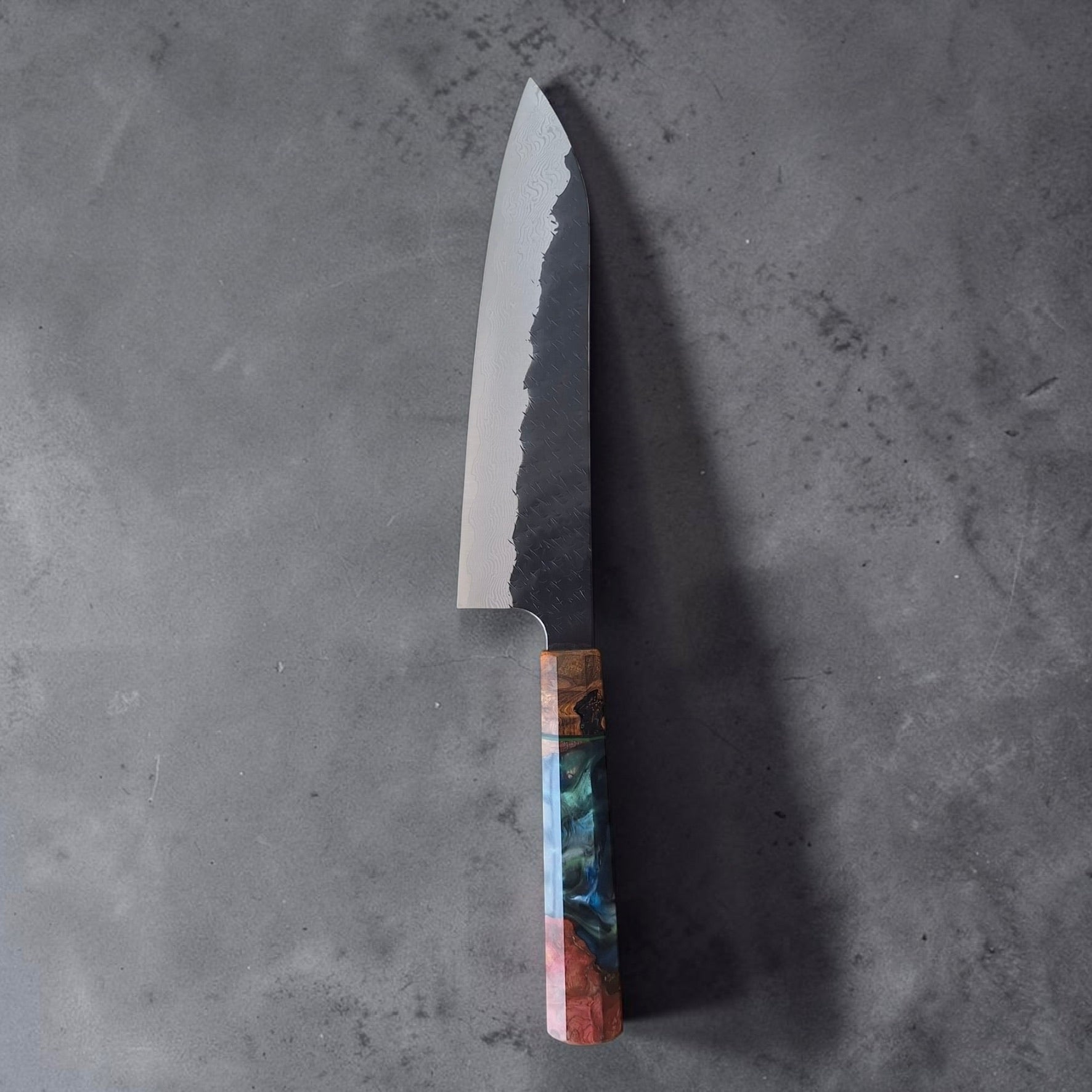 Nigara SG-STRIX Kurouchi Damascus Gyuto 210mm with Prisma Knife custom handle, full-length blade view