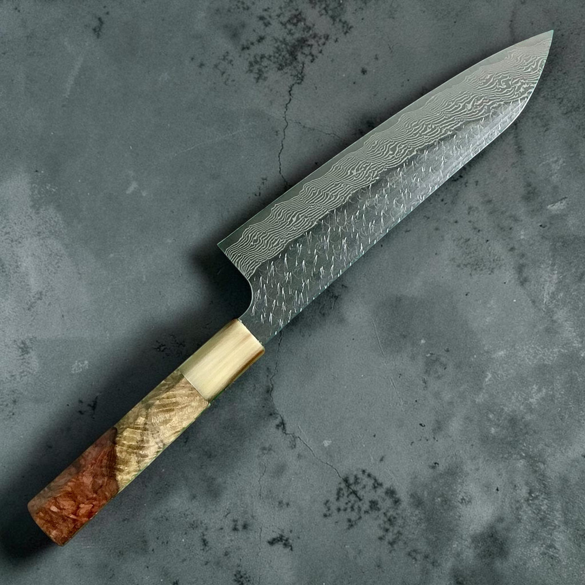 Nigara STRIX Gyuto 210mm, Amboyna Contrasto e corno, vista posteriore #handle_amboyna contrast & horn