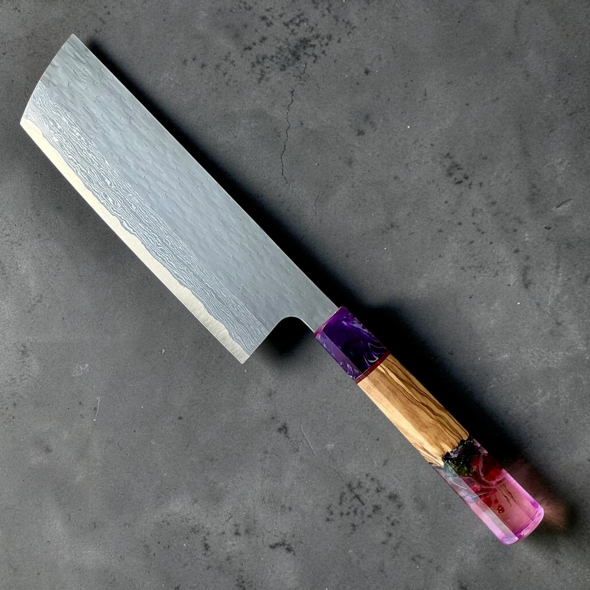 Nigara VG-XEOS polished tsuchime nakiri 165mm with purple-pink Prisma resin and wood custom handle, reverse view.