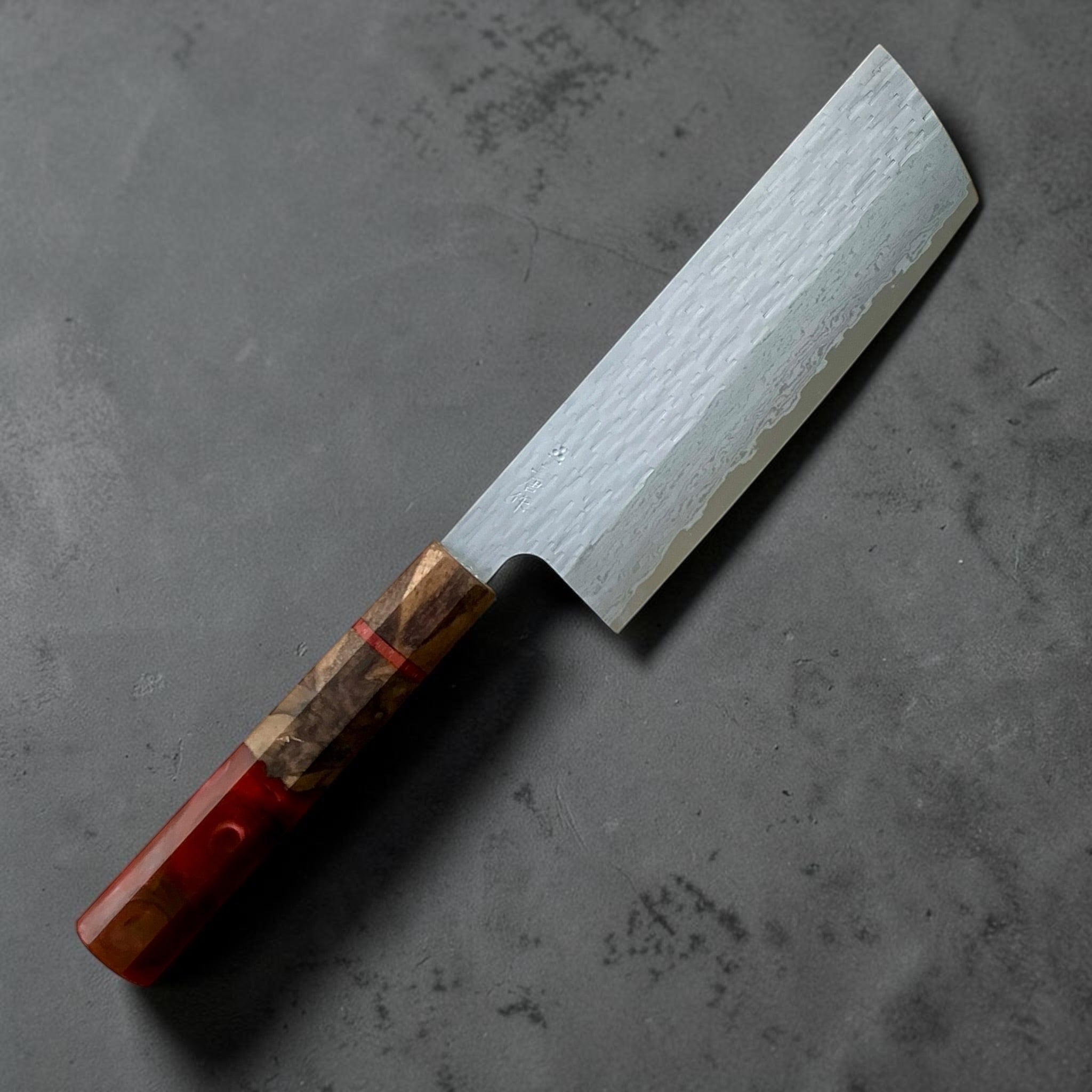 Nigara VG-XEOS polished tsuchime nakiri 165mm with red Prisma resin and wood custom handle, front view.