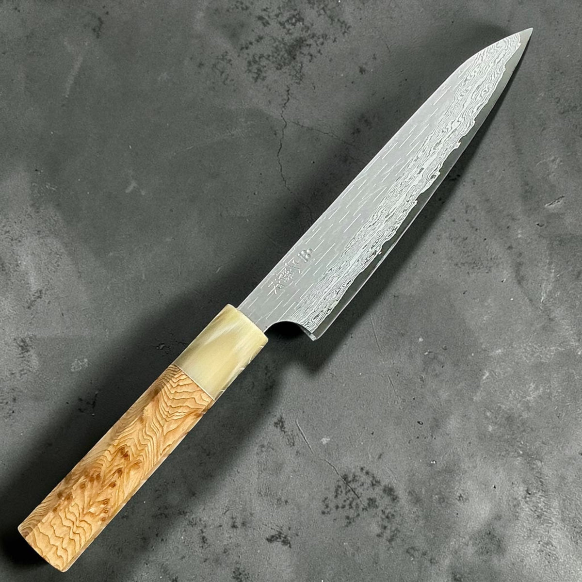 Nigara VG-XEOS Tsuchime Petty 150mm avec manche en cyprès et en corne, vue de face #handle_cypress & horn