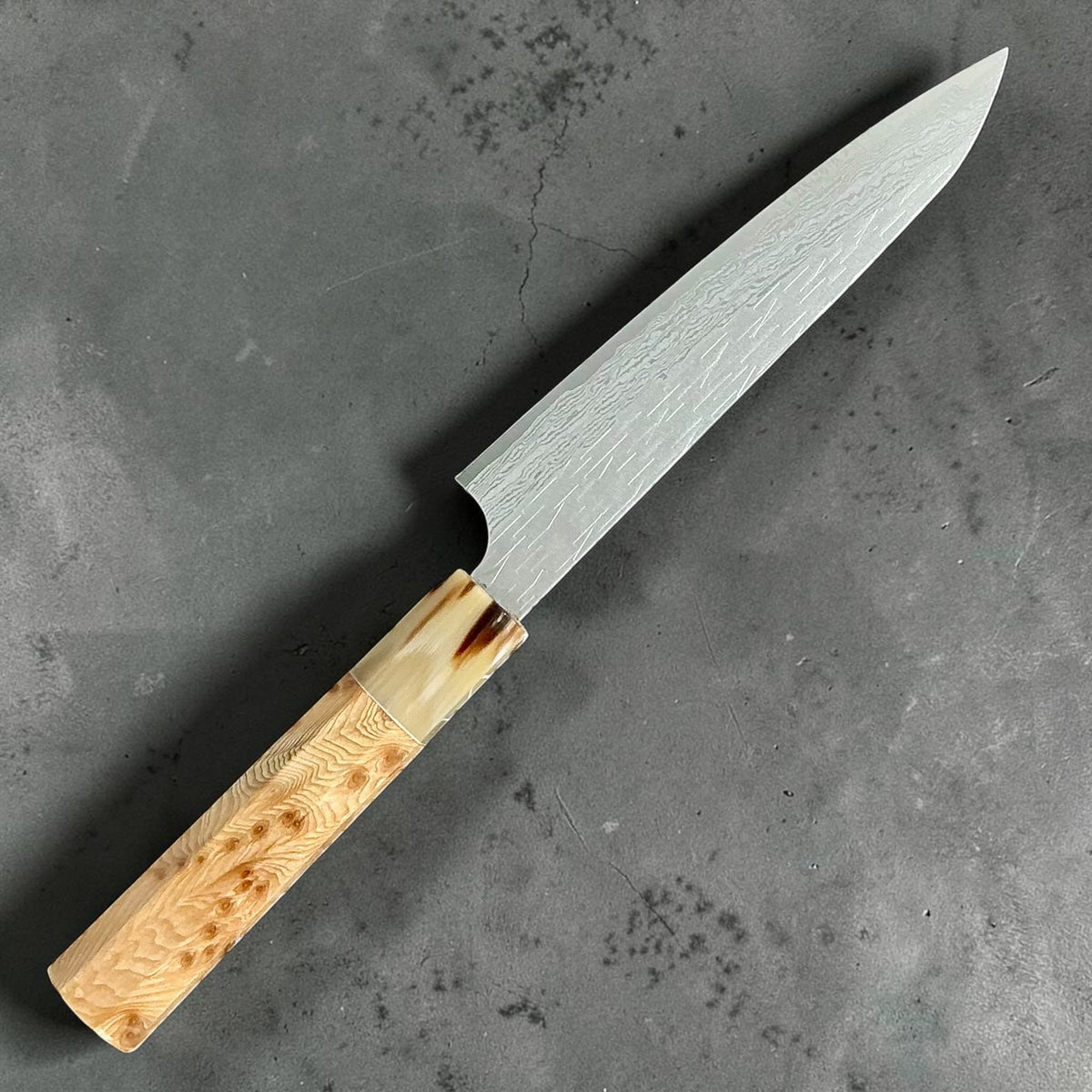 Nigara VG-XEOS Tsuchime Petty 150mm avec manche en cyprès et en corne, vue de dos #handle_cypress & horn