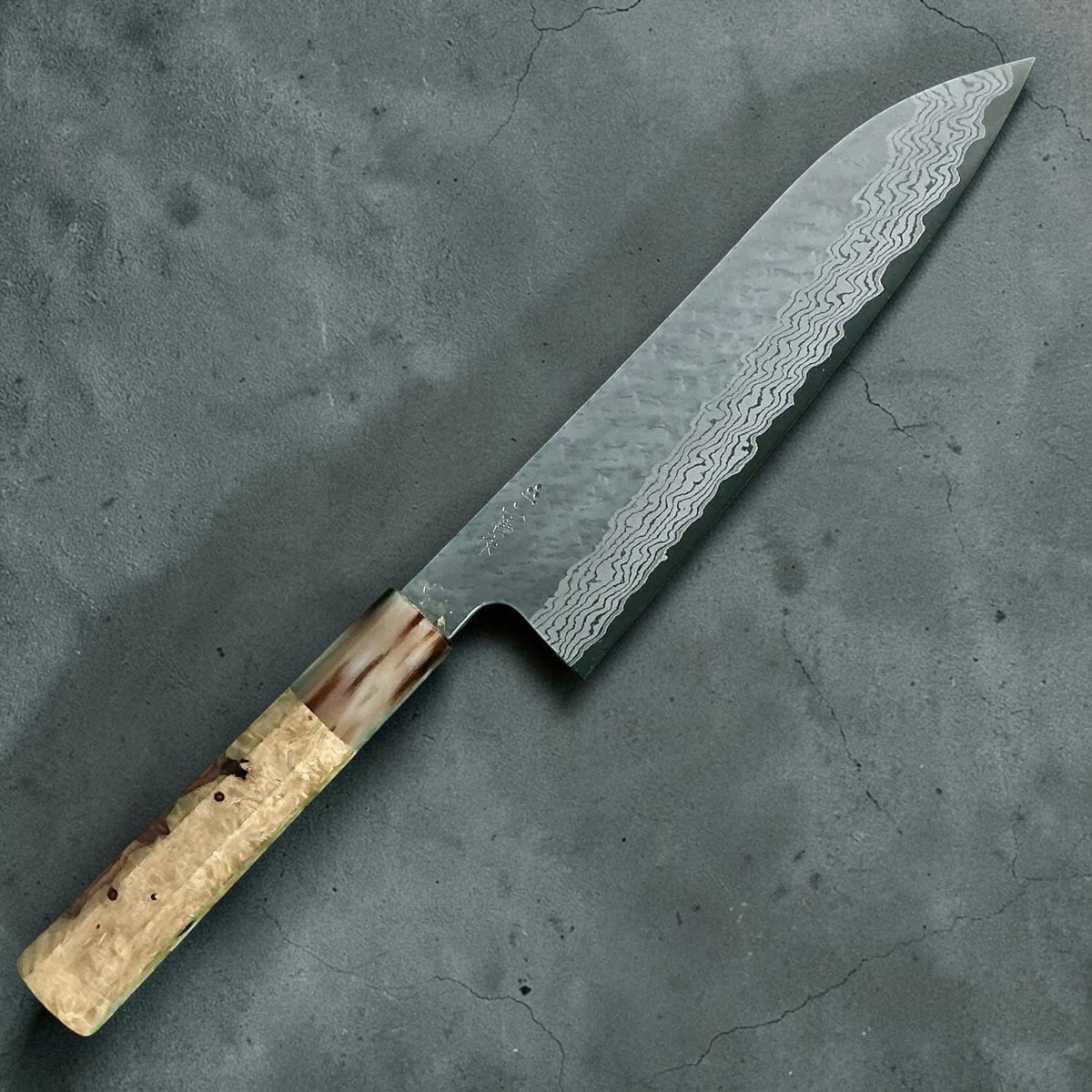 Nigara VG10 Gyuto 210mm, Amboyna & corno contrasto No. 2, vista principale #handle_amboyna & horn contrast no. 2