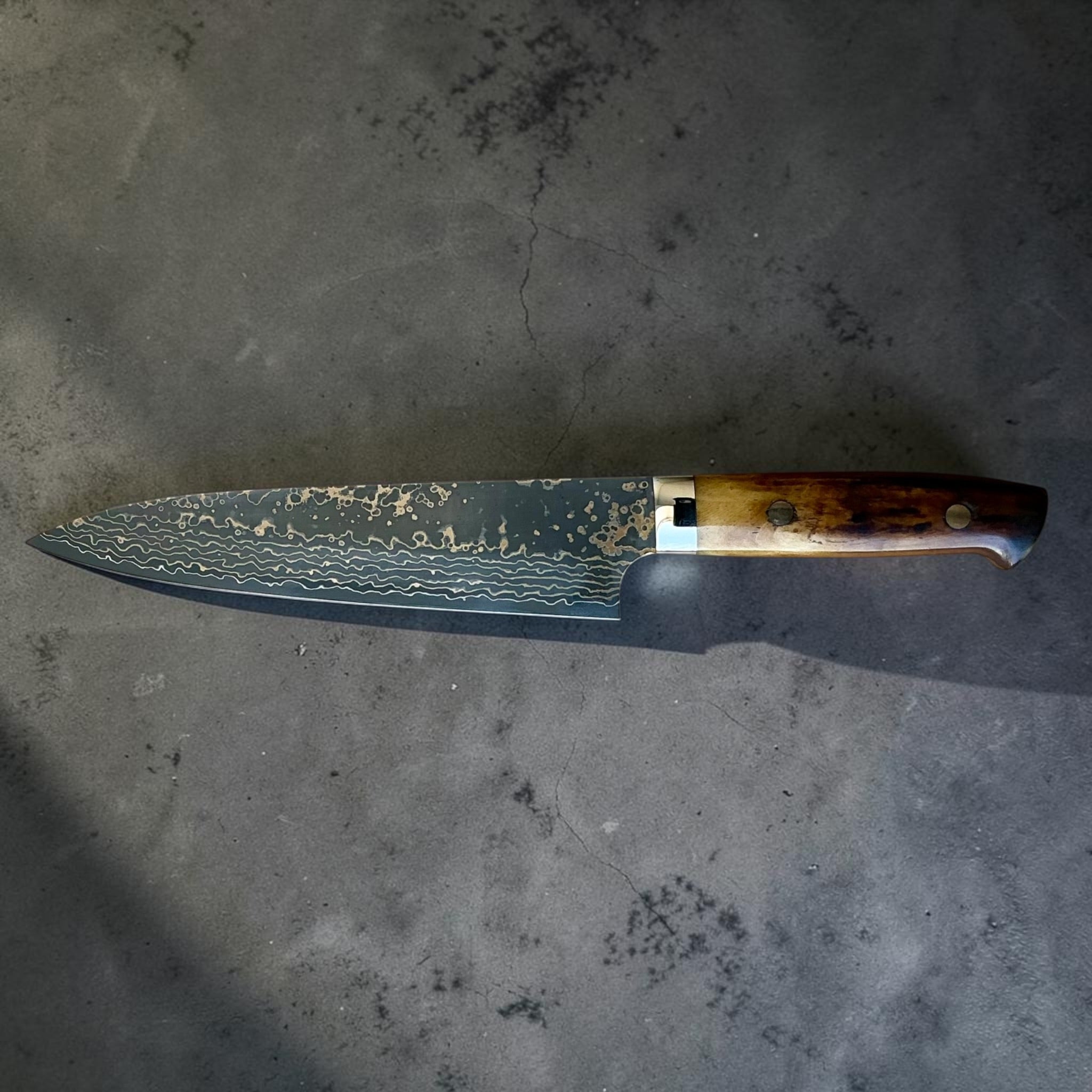 Takeshi Saji VG-10W Gold Damascus Gyuto 180 mm with cow bone Western handle, full right-side profile.