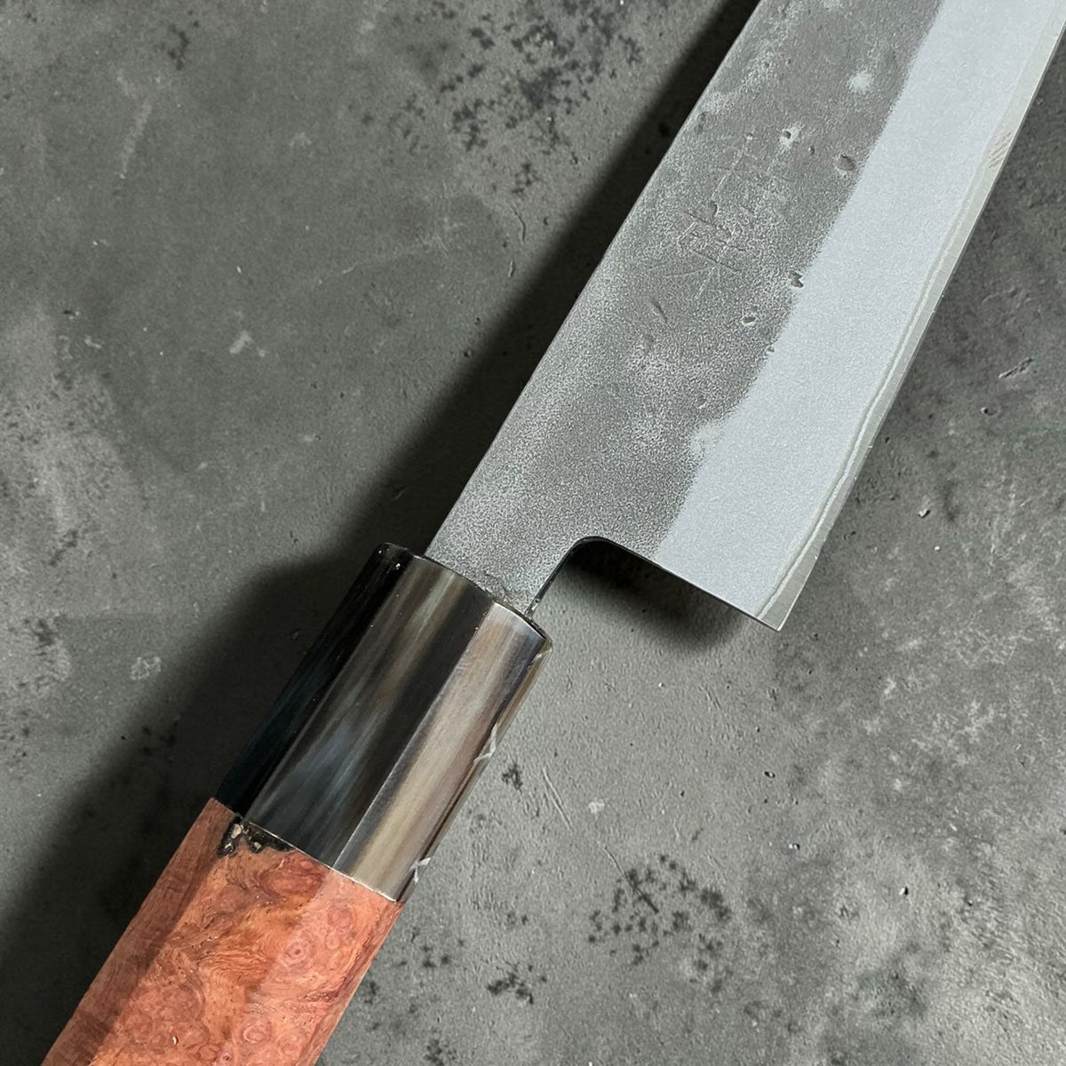 Tokushu Knife Blue No. 2 Nashiji Hiraki 165 mm with Amboyna and buffalo horn wa handle, ferrule and blade heel detail #handle_amboyna & buffalo horn