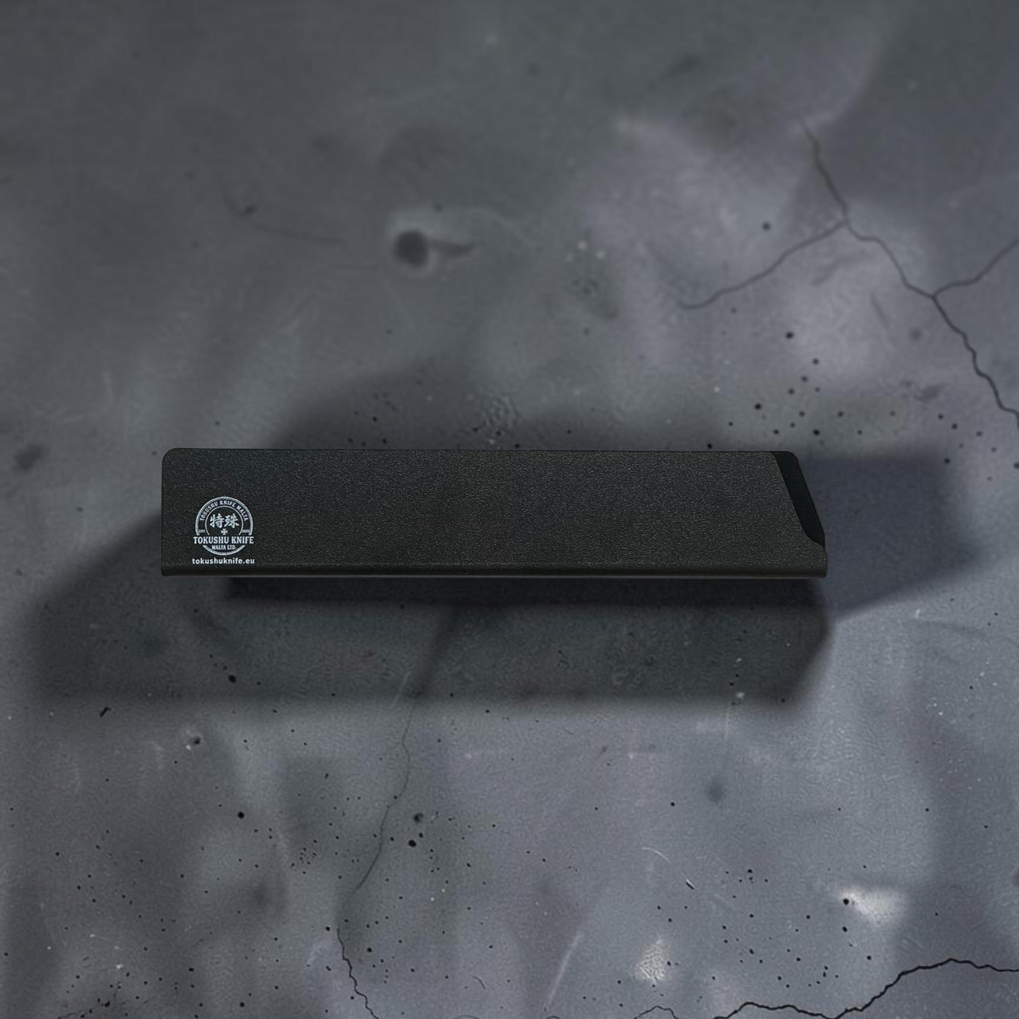 Schwarzer Klingenschutz von Tokushu Knife in langer Ausführung
