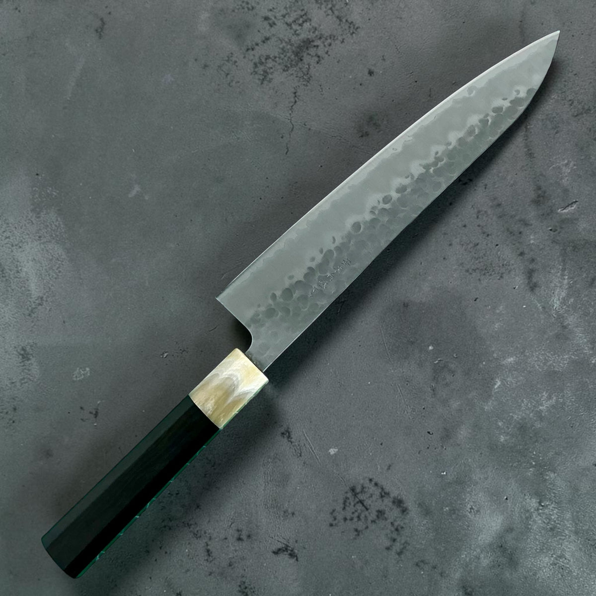 Tokushu Knife Tsuchime Gyuto 240mm, ebbenhout & hoorn, achterzijde #handle_ebony & horn