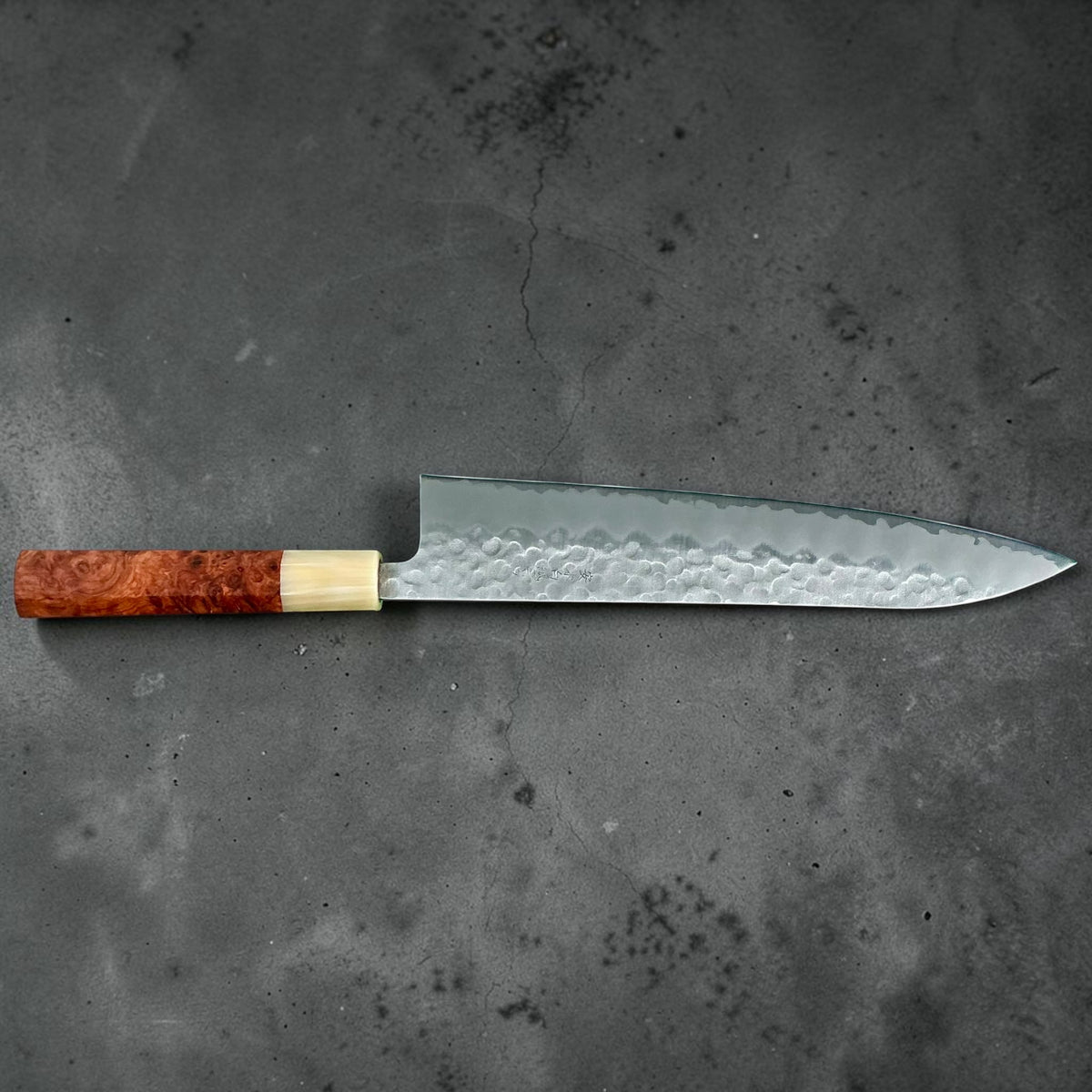 Tokushu Knife Tsuchime Gyuto 240mm, palissander & hoorn, achterprofiel #handle_rosewood & horn