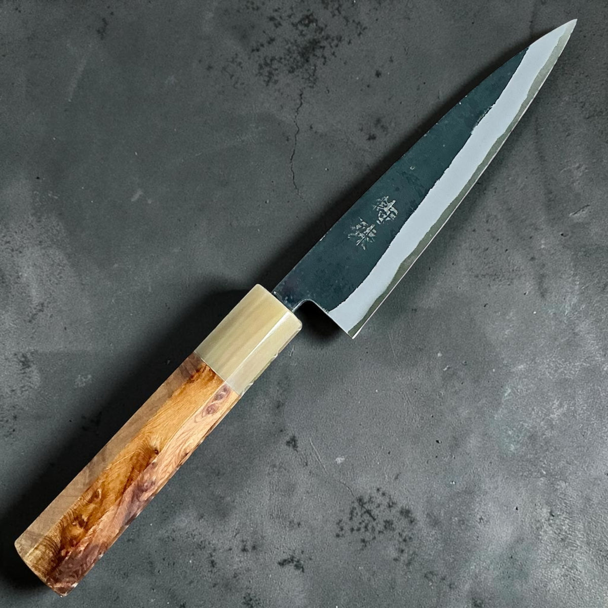 Tokushu Knife White No. 2 iron clad forged finish petty 135mm, cipresso e corno, coltello intero, fronte #handle_cypress & horn