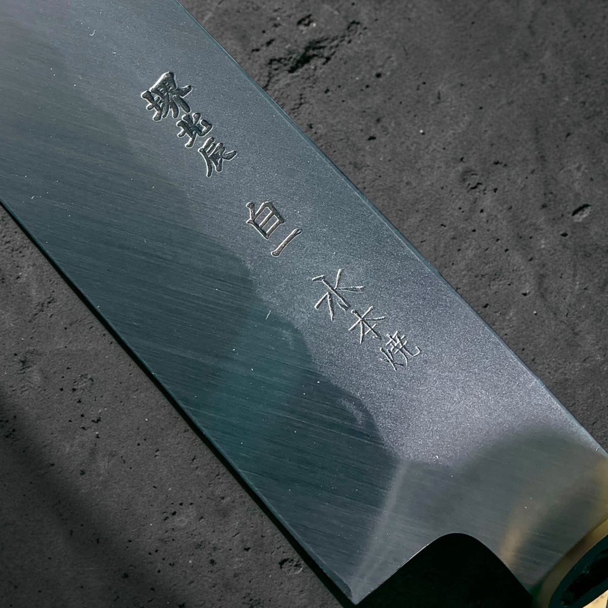 Yoshikazu Ikeda White No. 1 Mizu Honyaki Yanagiba 310mm, engraving and hamon close-up on the handled knife #handle_ebony & horn