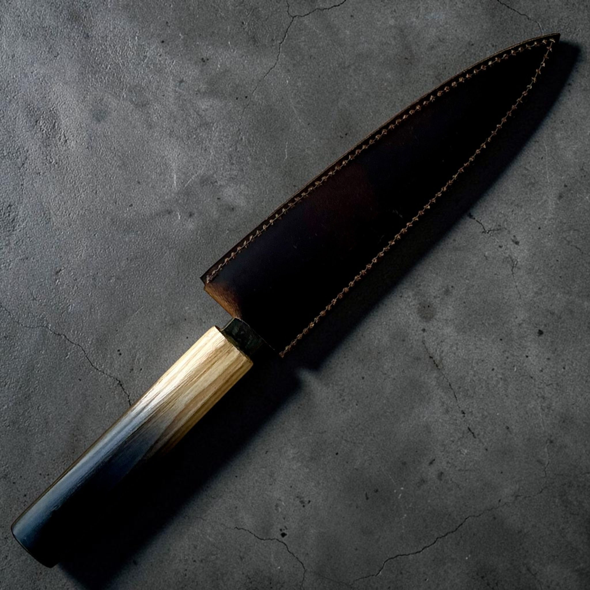 Dao Vua V3 52100 Kuro Tsuchime Petty in leather sheath - reverse