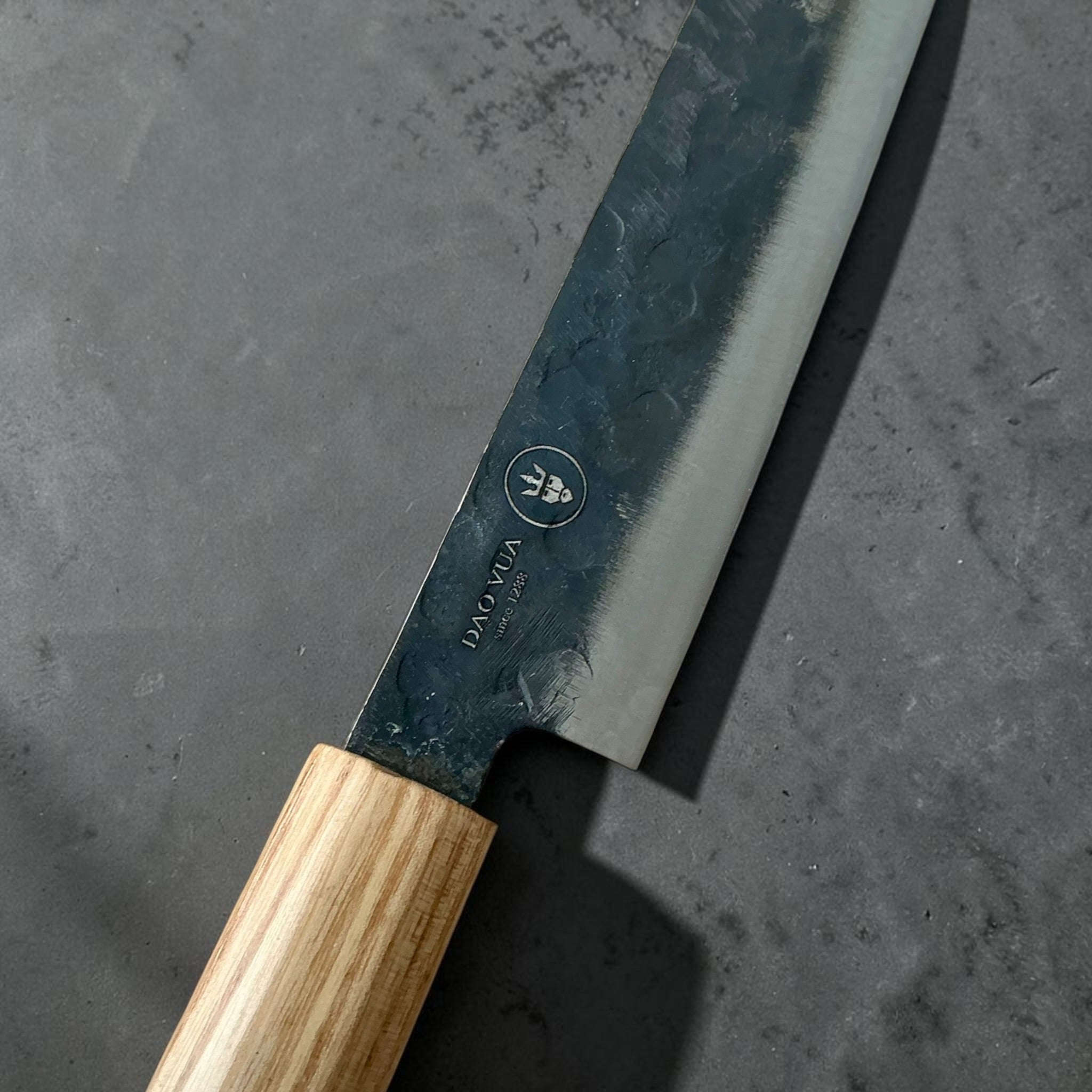 Dao Vua maker mark and Kuro Tsuchime blade detail