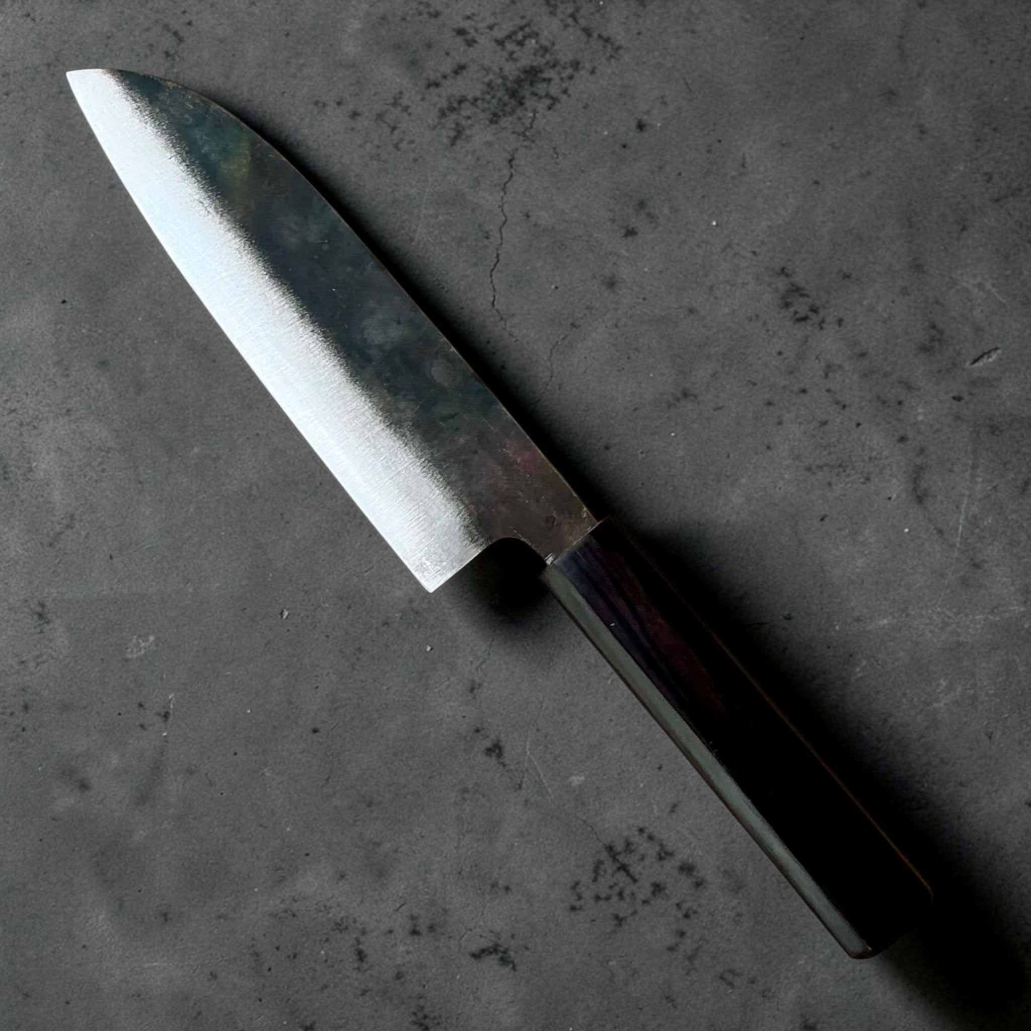 Dao Vua V3 Kuro Tsuchime Santoku - blade finish and burnt wood handle detail