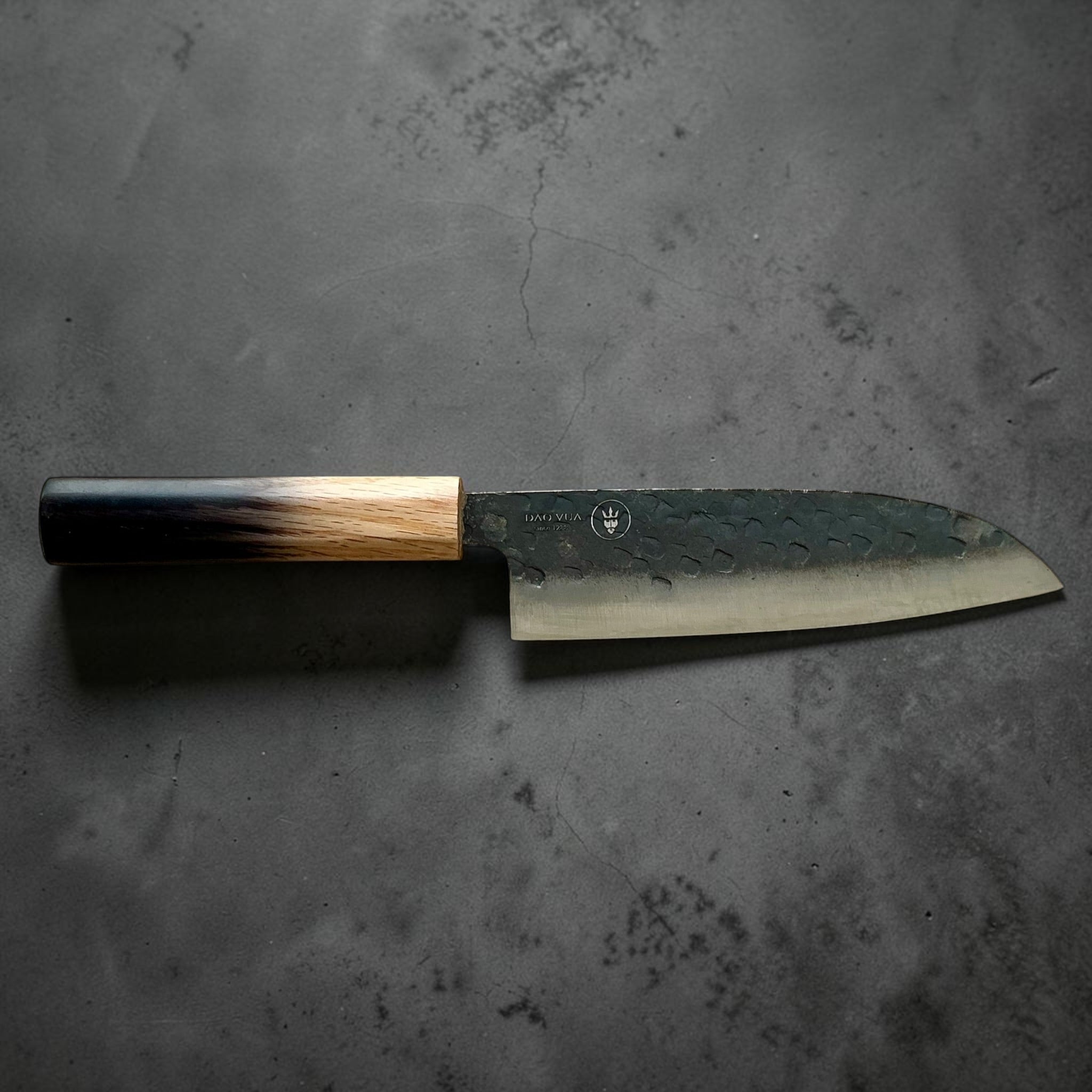 Dao Vua V3 52100 Kuro Tsuchime Santoku - full profile