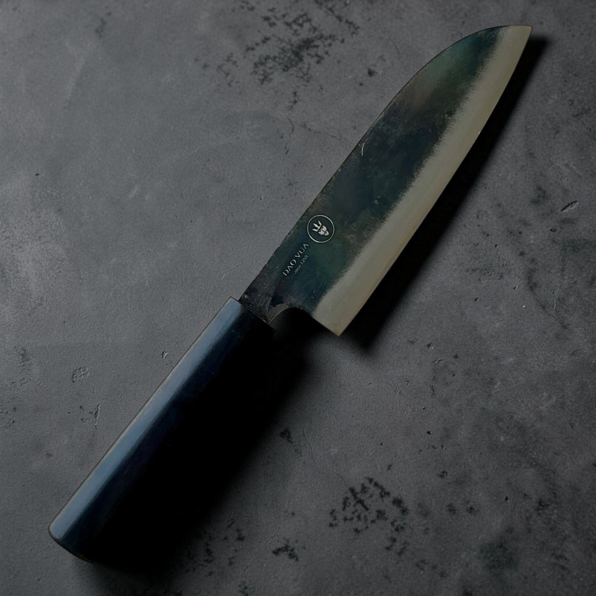 Dao Vua V3 52100 Kuro Tsuchime Santoku 165mm - angled full profile