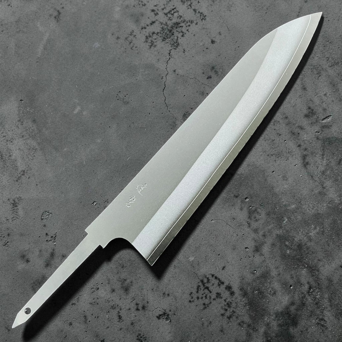 Daruma Hamono Ginsan No. 3 Migaki Gyuto 210mm alleen lemmet, vooraanzicht. #handle_blade only