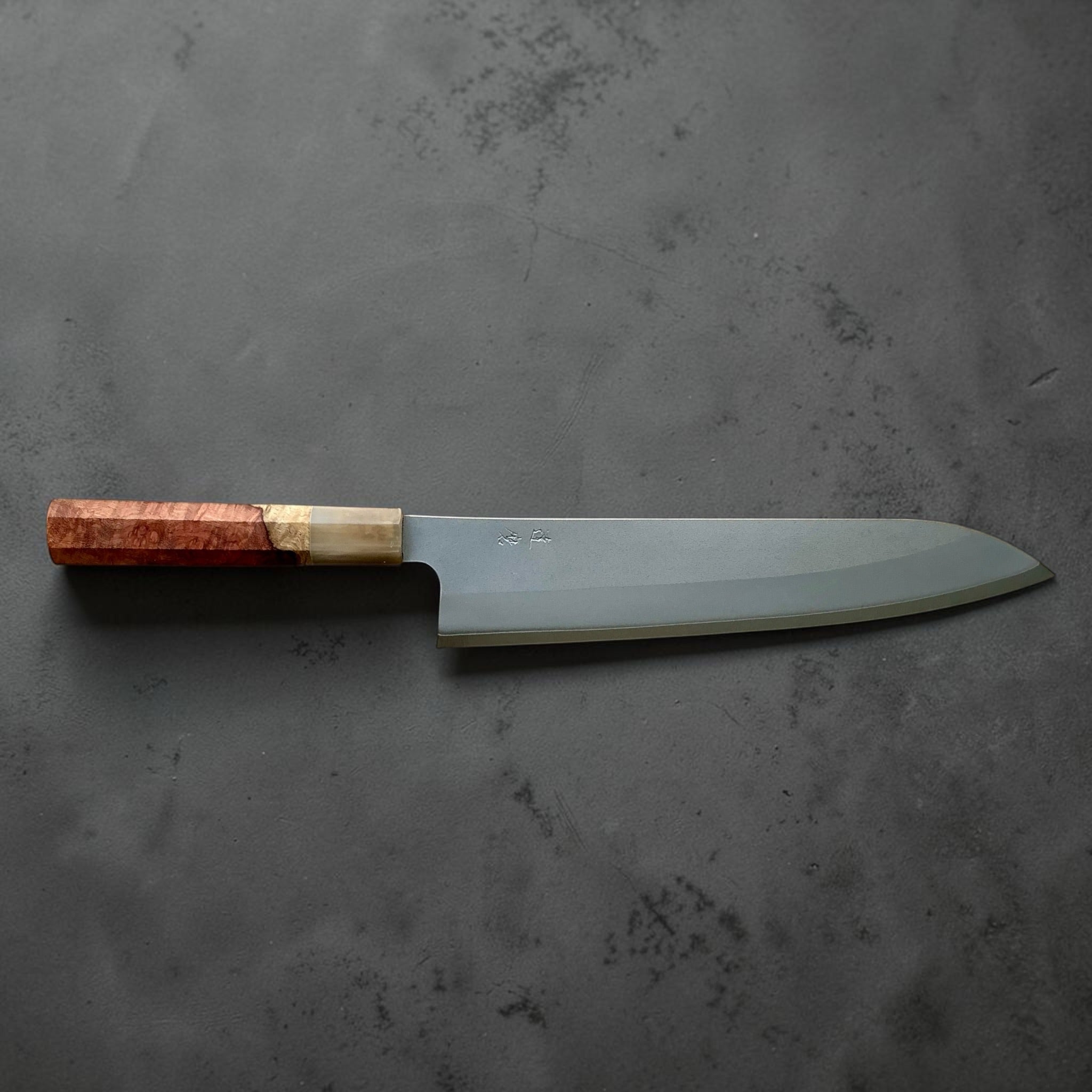 Full side profile of Daruma Hamono Ginsan #3 Migaki Gyuto 240mm with Cypress and Horn handle.