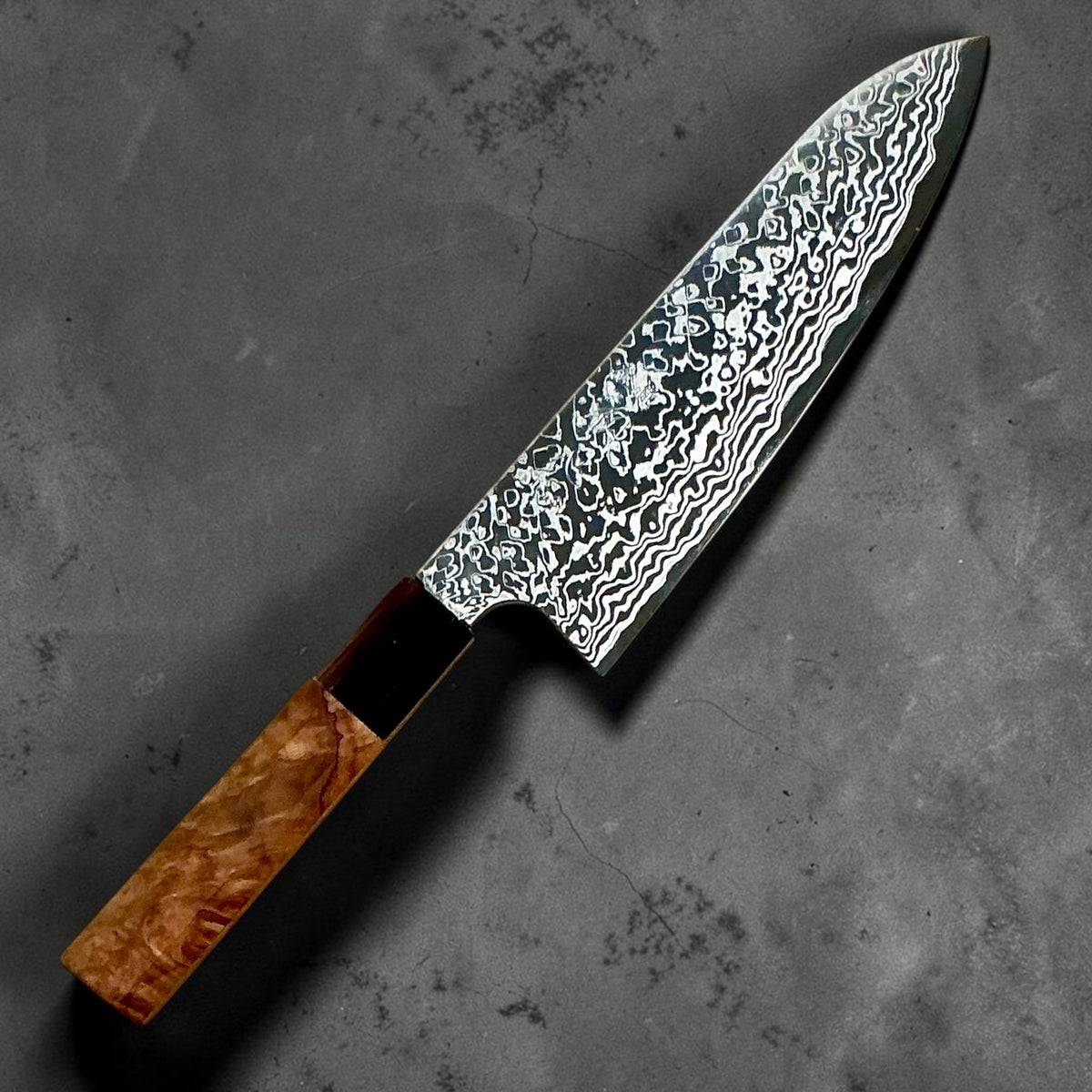 Hatsukokoro Ginga ATS-34 nickel Damascus santoku 180mm — darker Amboyna and buffalo horn handle, front view