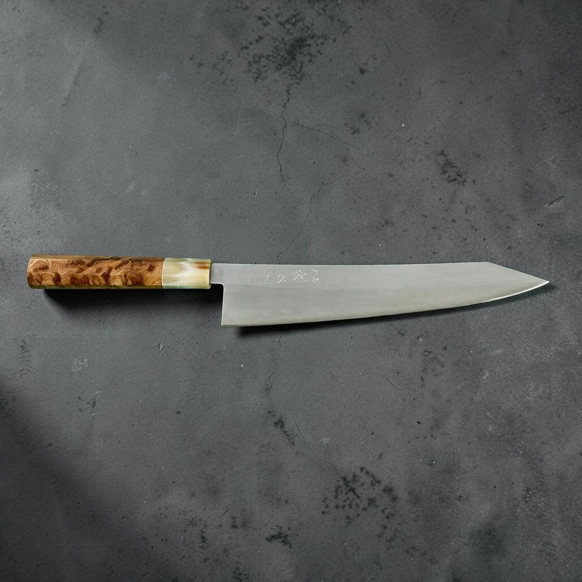 Hatsukokoro Hayabusa ATS-34 Migaki Kiritsuke 240 mm, cipresso e corno, profilo completo della lama, fronte #handle_cypress & horn