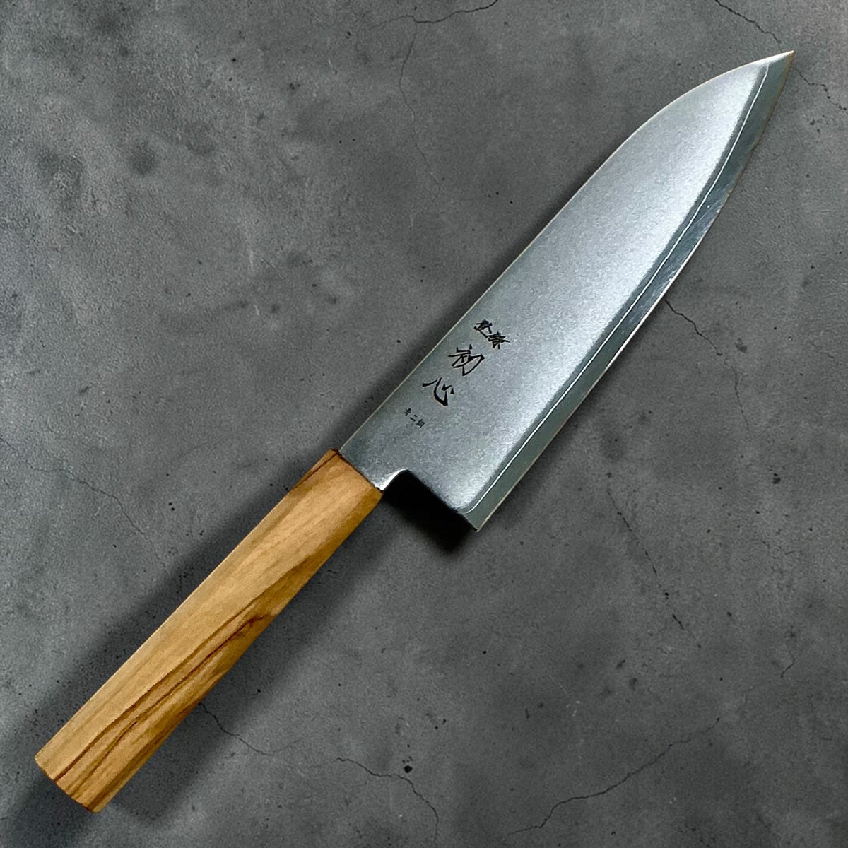 Hatsukokoro Kaijin Blue 2 stainless clad santoku 180mm with mono olive wood handle