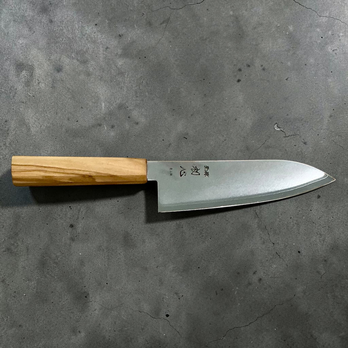 Hatsukokoro Kaijin Blue 2 santoku 180mm full blade profile