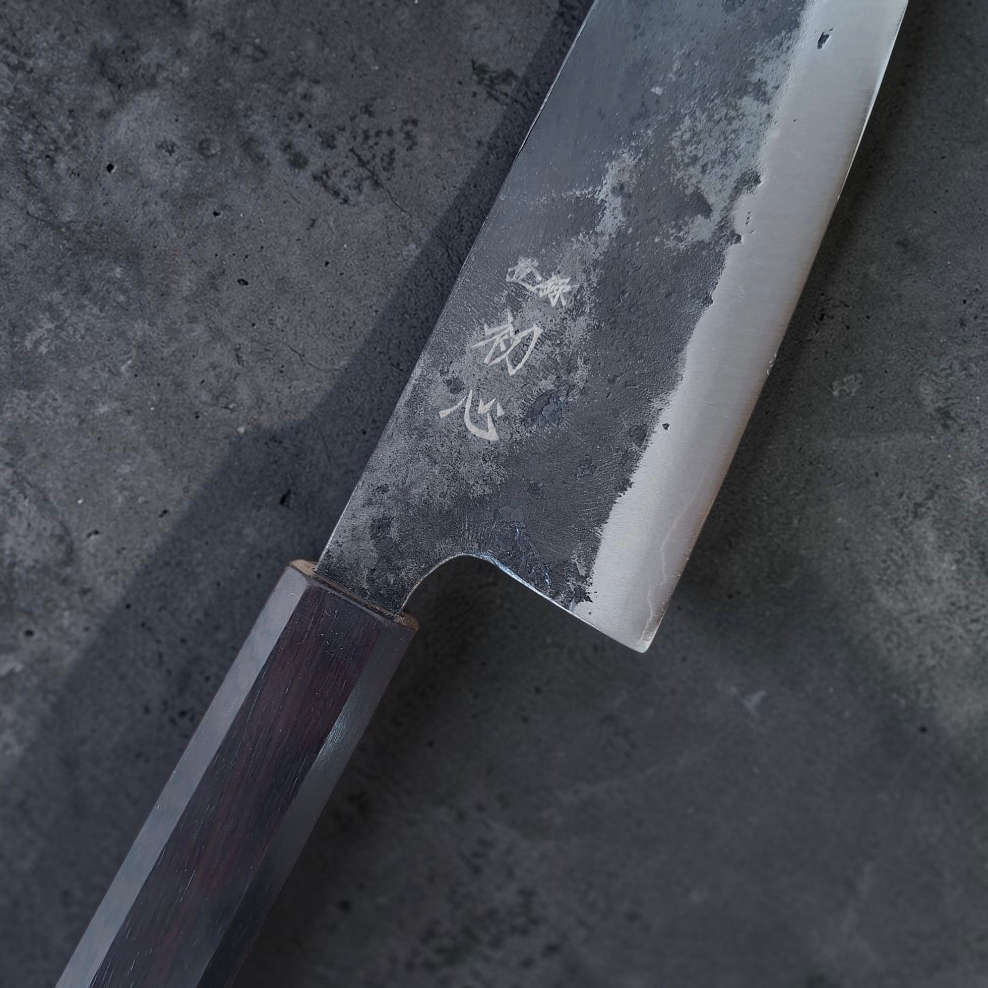 Hatsukokoro kanji and kurouchi finish detail on Kurogane gyuto