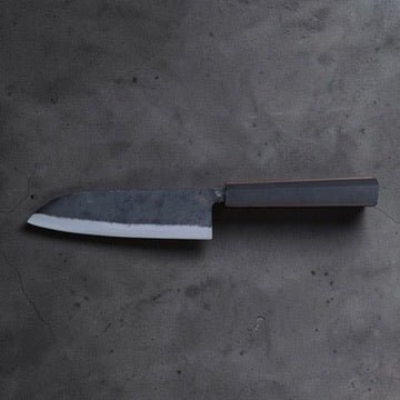 Reverse side of the Hatsukokoro Kurogane santoku with mono ebony handle