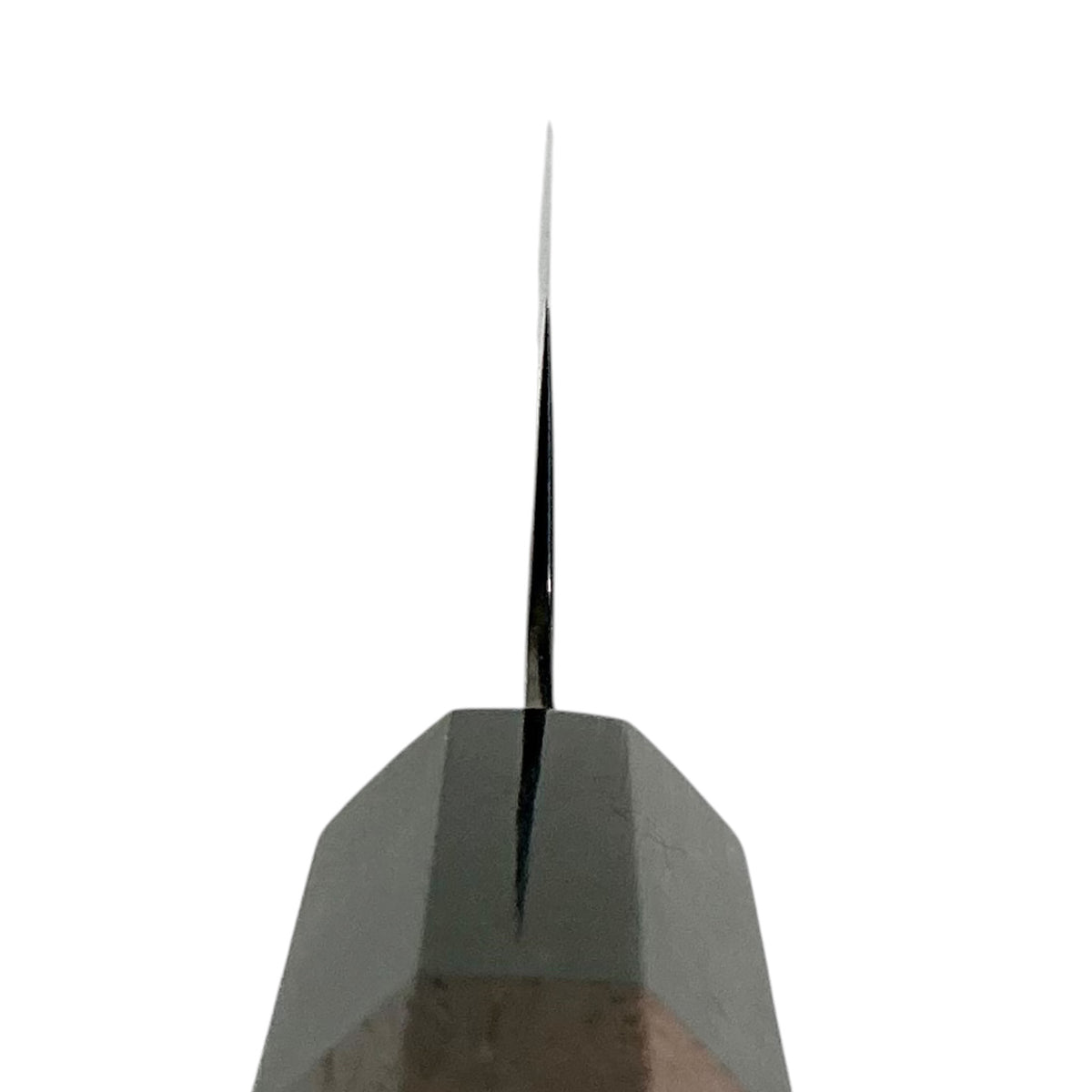 Hatsukokoro Ryuhyo SG2 black Damascus petty 150mm: View along the blade spine and octagonal handle