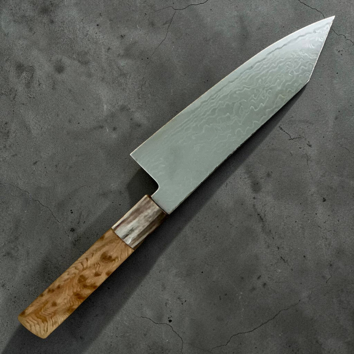Reverse side of Hatsukokoro Ryuhyo SG2 Migaki Damascus Bunka with cypress and horn handle