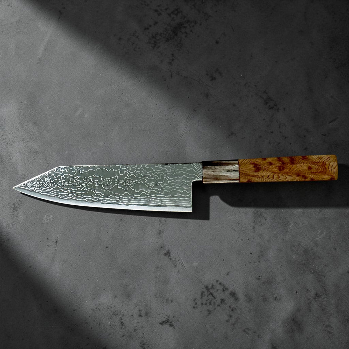 Full side profile of Hatsukokoro Ryuhyo SG2 Damascus Bunka with cypress and buffalo horn handle