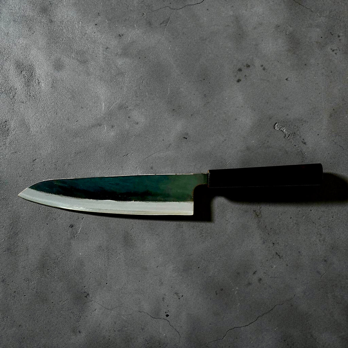 Reverse side profile of the Kokugei Blue #1 kurouchi gyuto with mono ebony handle
