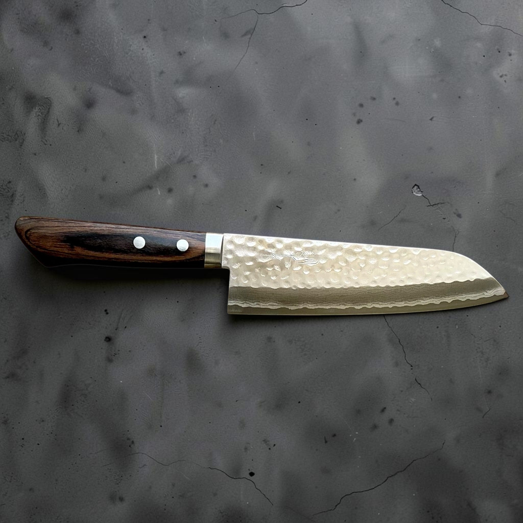 Masutani Kokuryu VG10 Damascus Tsuchime Santoku 170mm with Scotch western handle – full side view