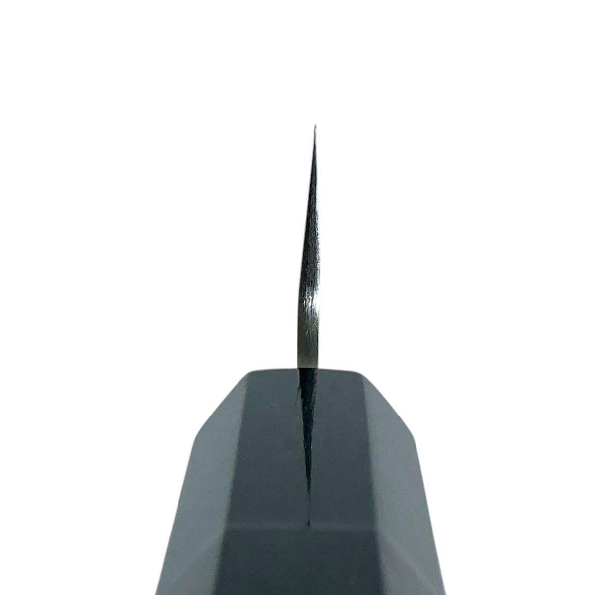 Nigara STRIX Petty 125 mm, vista del choil che mostra la geometria della lama #handle_mono ebony & horn