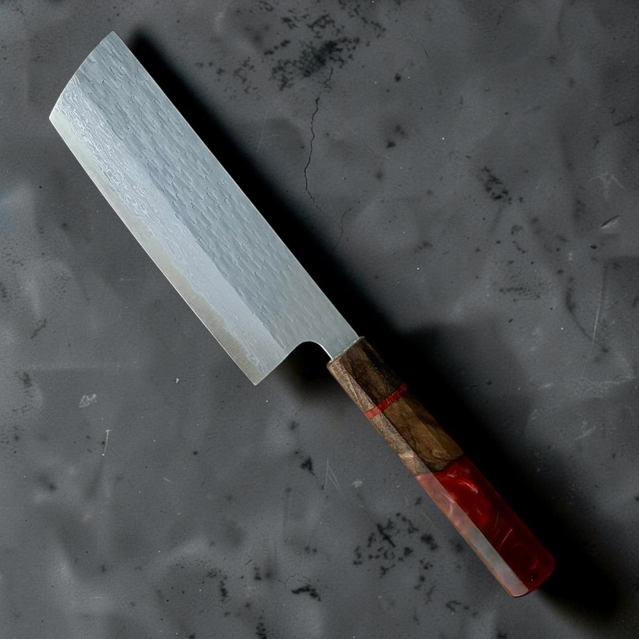 Nigara VG-XEOS polished tsuchime nakiri 165mm with red Prisma resin and wood custom handle, reverse view.
