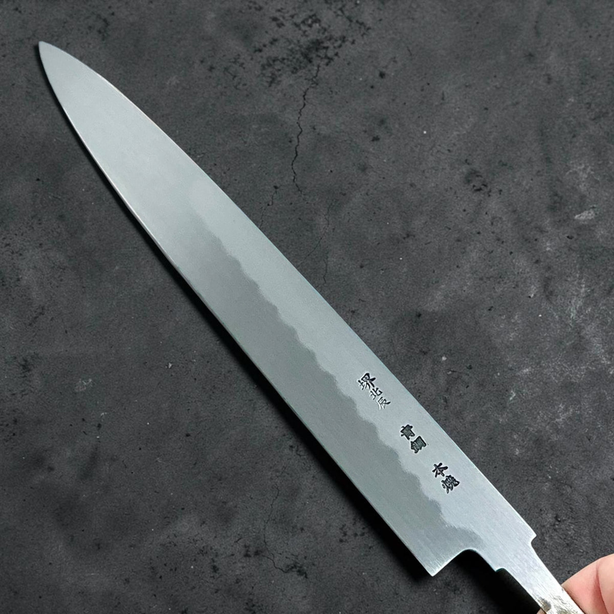 Sakai Hokushin Aogami No. 2 Honyaki Wa-Sujihiki 275mm, lame seule, gravure et détail hamon #handle_blade only