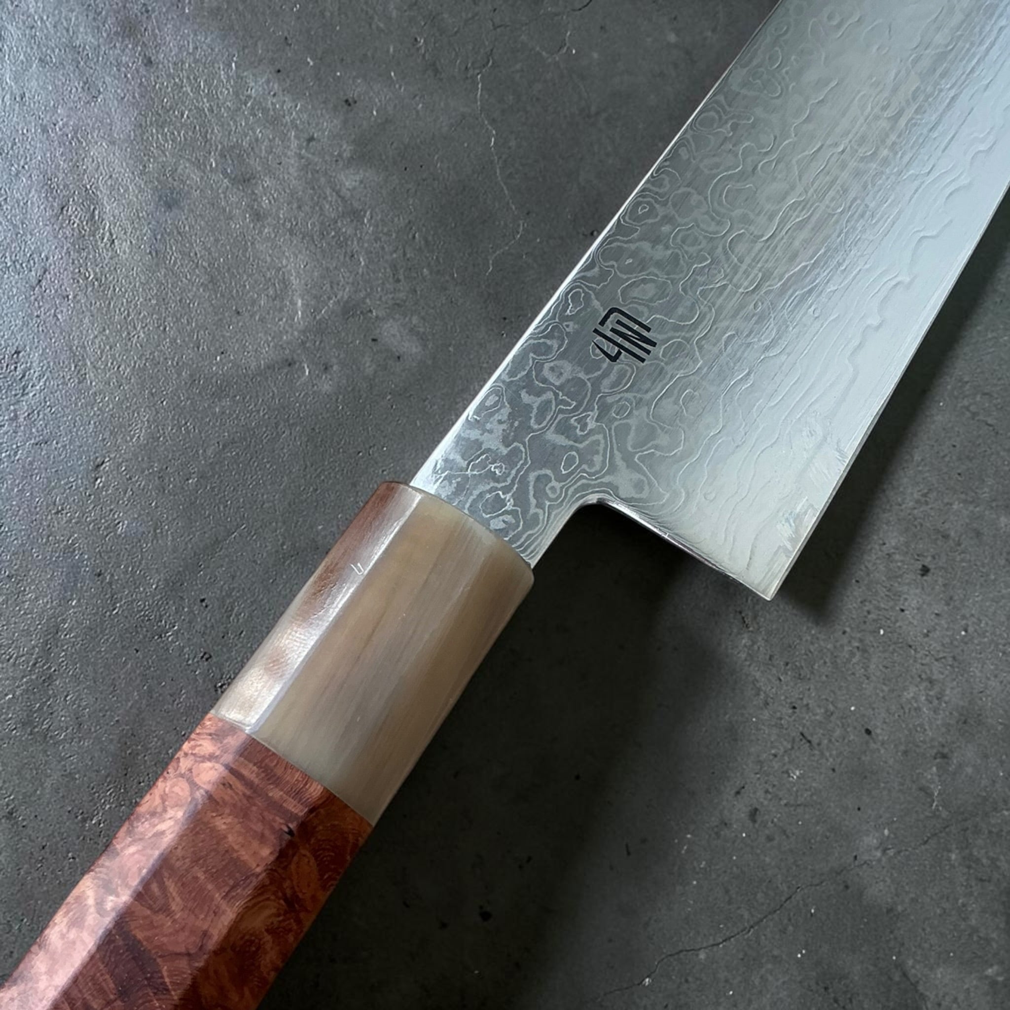 Sakamoto-Ginsan #3 Damascus Gyuto 210mm, close-up of the Damascus blade, maker mark and blonde horn ferrule.