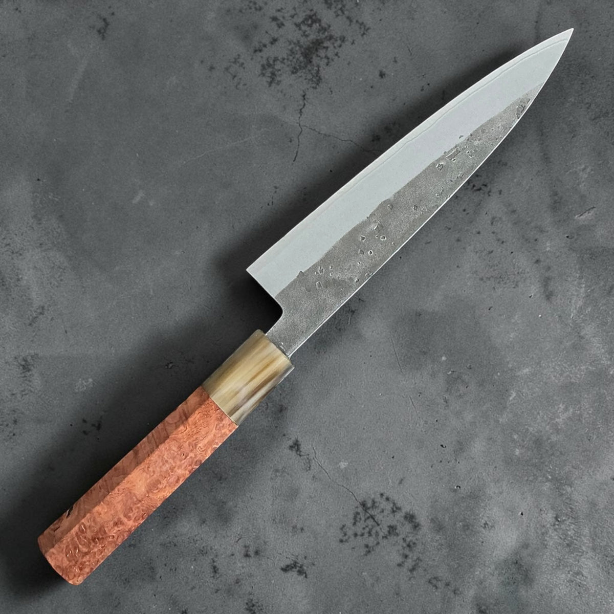 Tokushu Knife Blue No. 2 Nashiji Hiraki 165 mm con manico in Amboyna e corno di bufalo wa, lato opposto #handle_amboyna & buffalo horn