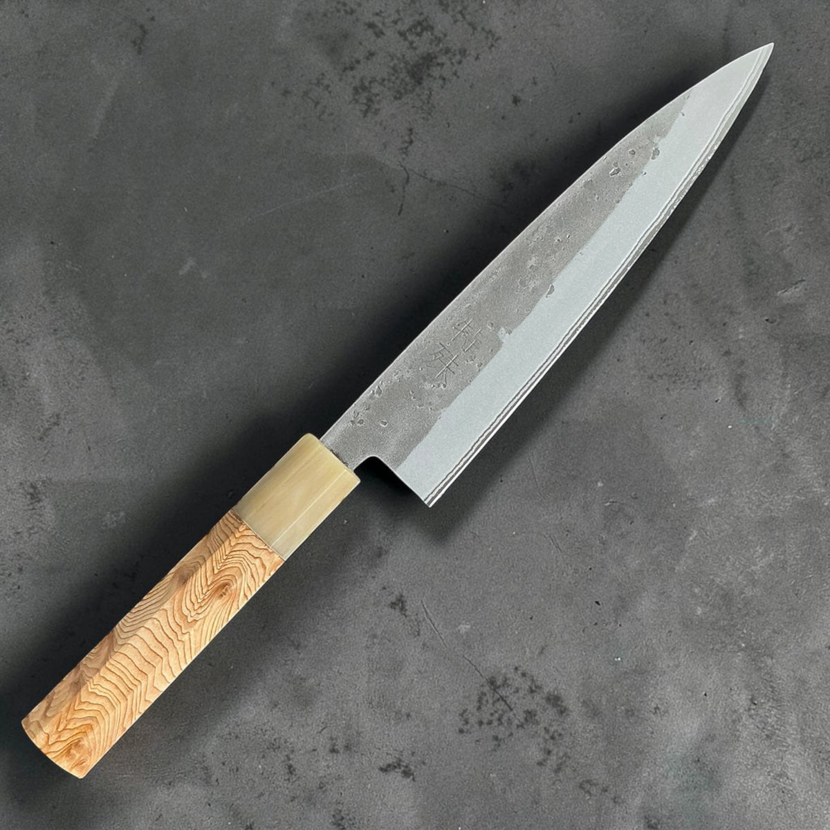 Tokushu Knife Blue No. 2 Nashiji Hiraki 165 mm con manico in cipresso e corno di bufalo wa, laterale marcato #handle_cypress & buffalo horn
