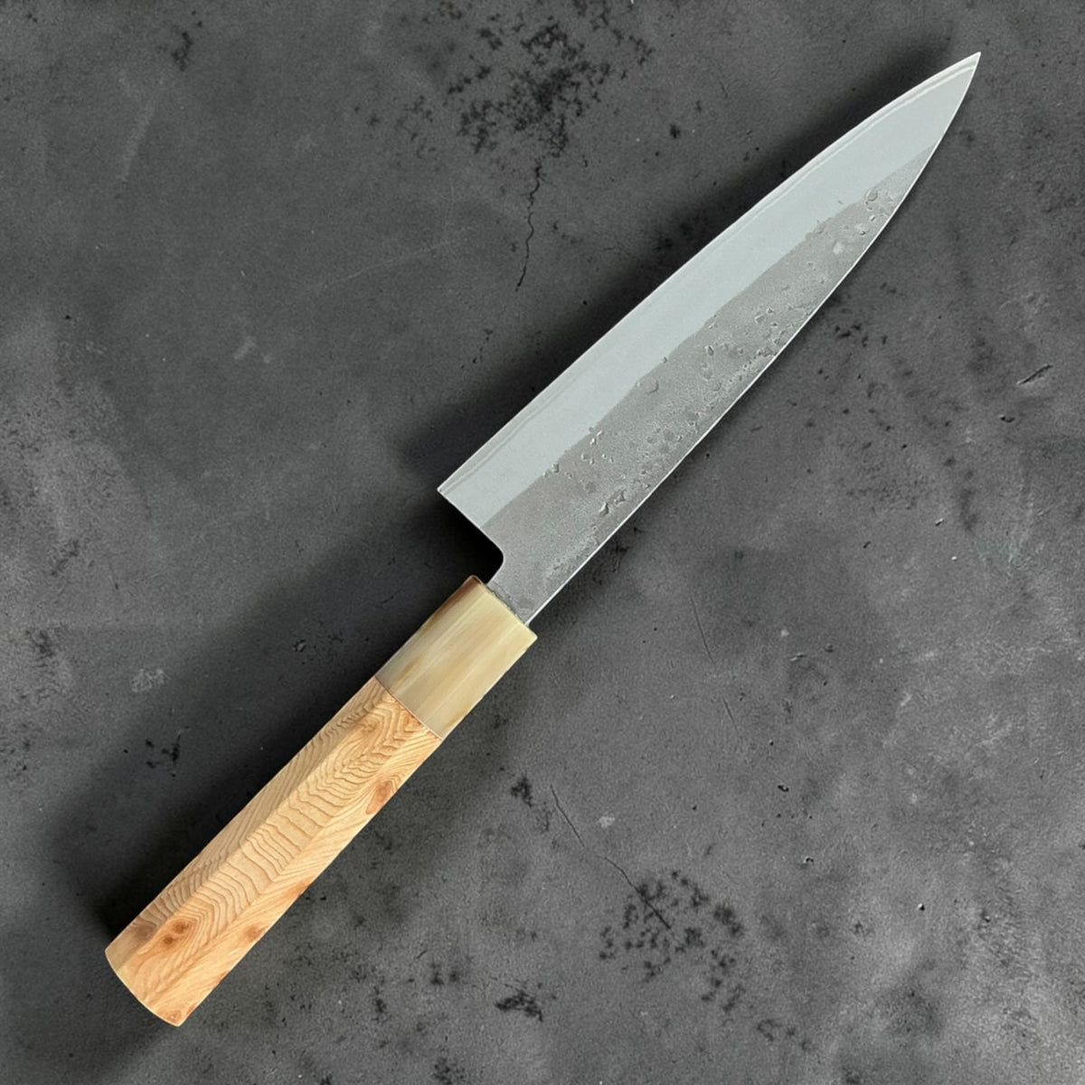 Tokushu Knife Blue No. 2 Nashiji Hiraki 165 mm con manico in cipresso e corno di bufalo wa, lato opposto #handle_cypress & buffalo horn